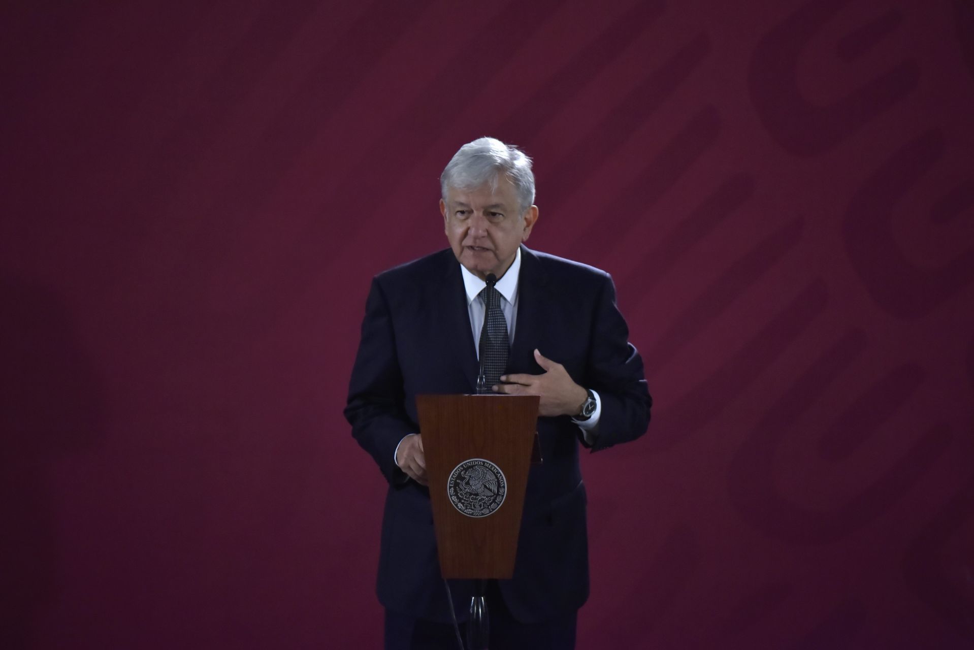 CIUDAD DE MÉXICO, 03DICIEMBRE2018.- Andrés Manuel Lopez Obrador, presidente de México, ofrecio su primera conferencia de prensa como mandatario nacional en el salon Tesoreria de Palacio Nacional.
FOTO: SAÚL LÓPEZ /CUARTOSCURO.COM