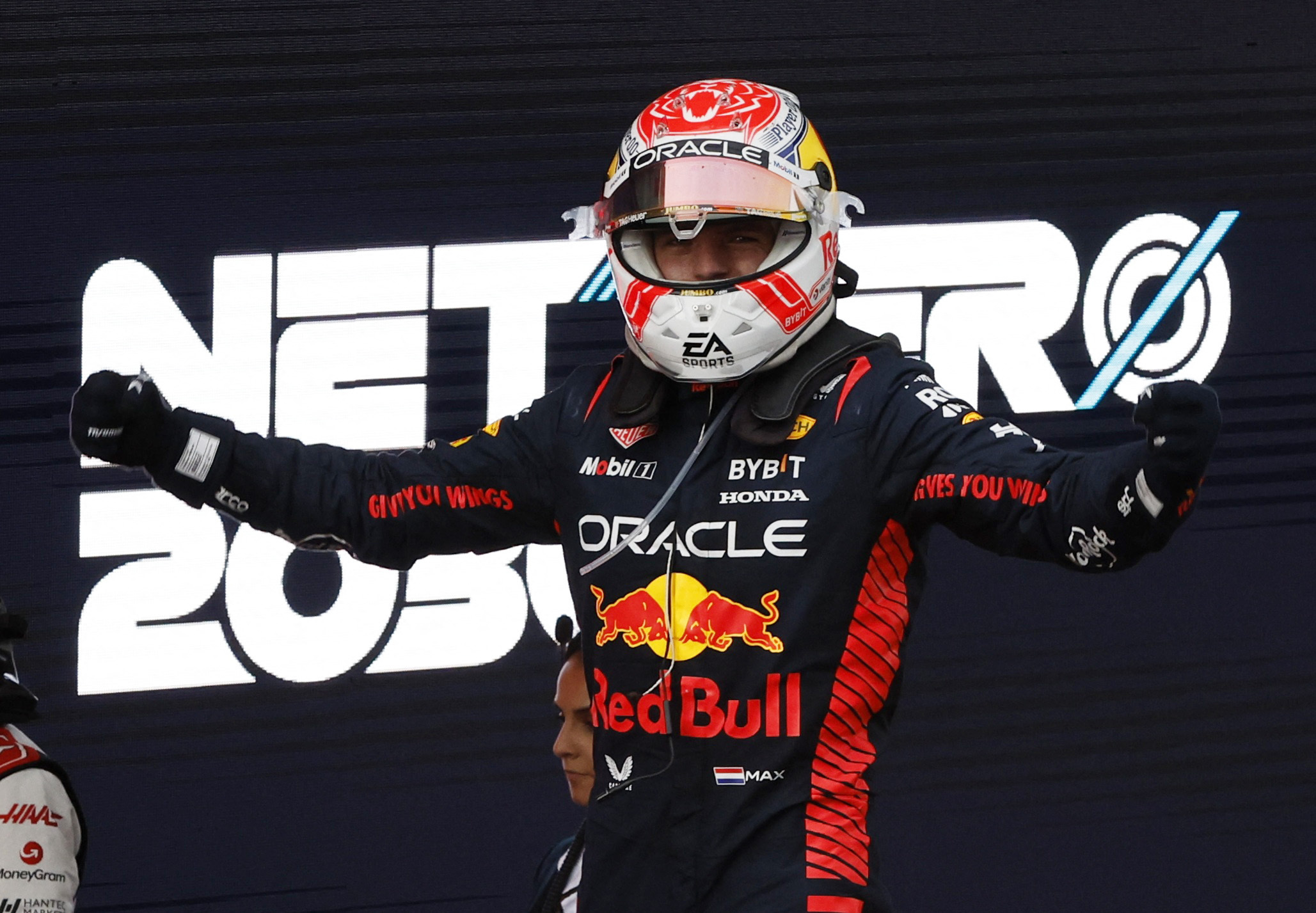 Verstappen vuela en Barcelona y los Mercedes aguan la fiesta a Alonso y Sainz