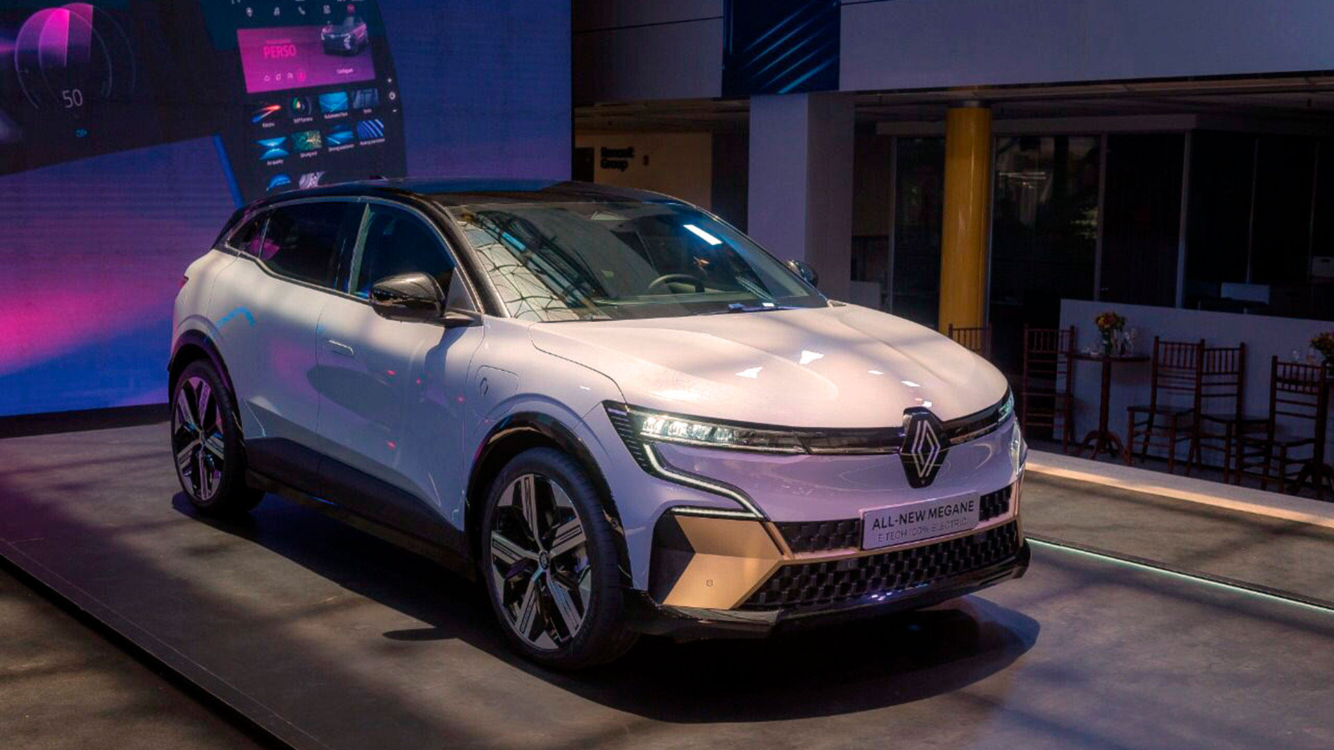 El Renault Mégane E-Tech en la sede central de Renault Argentina. It will be one of three 100% electric models arriving in the country later this year.