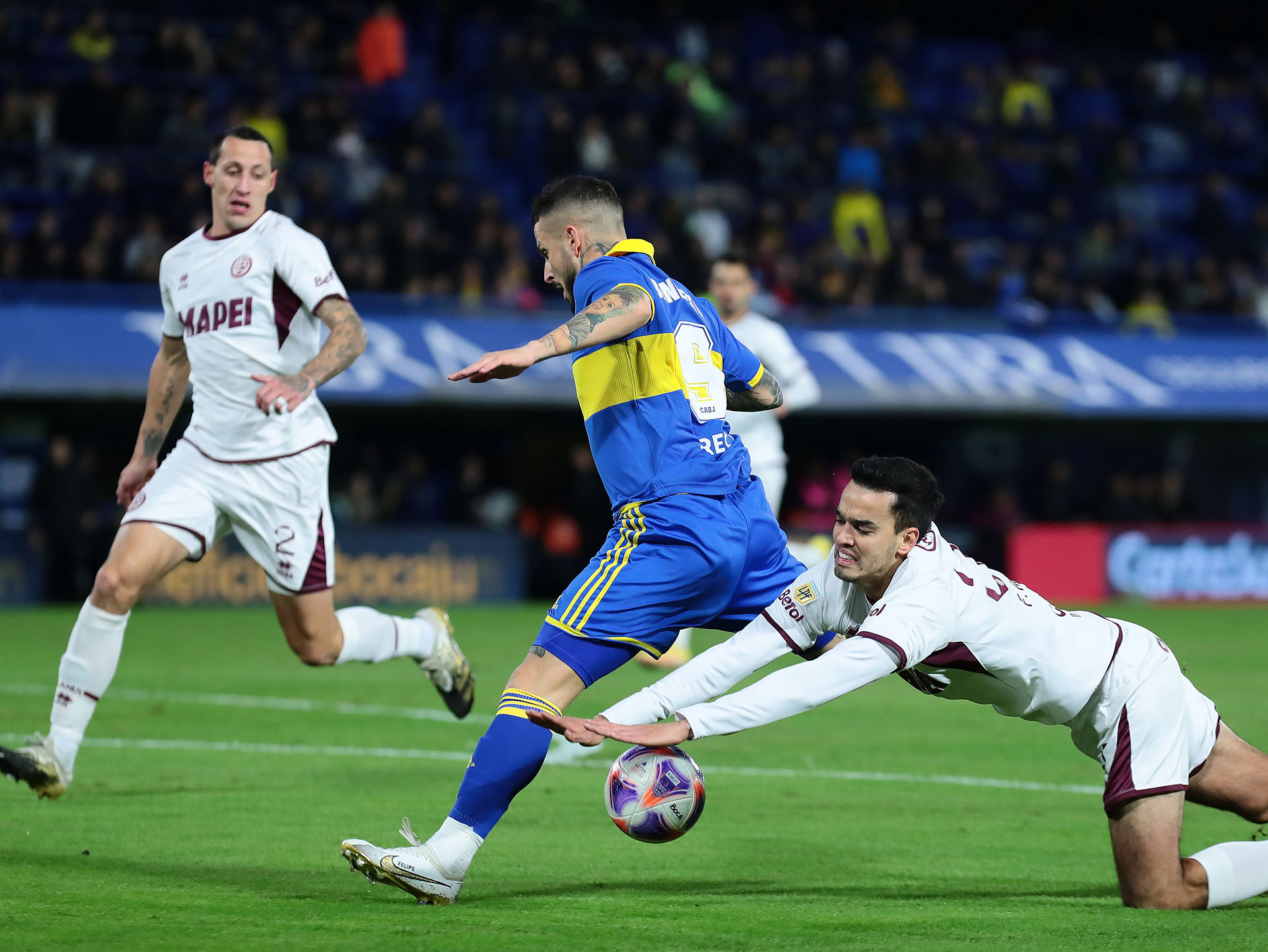 Darío Benedetto se perdió el primer gol de Boca Juniors. Chance clara para el Pipa (Foto Baires)