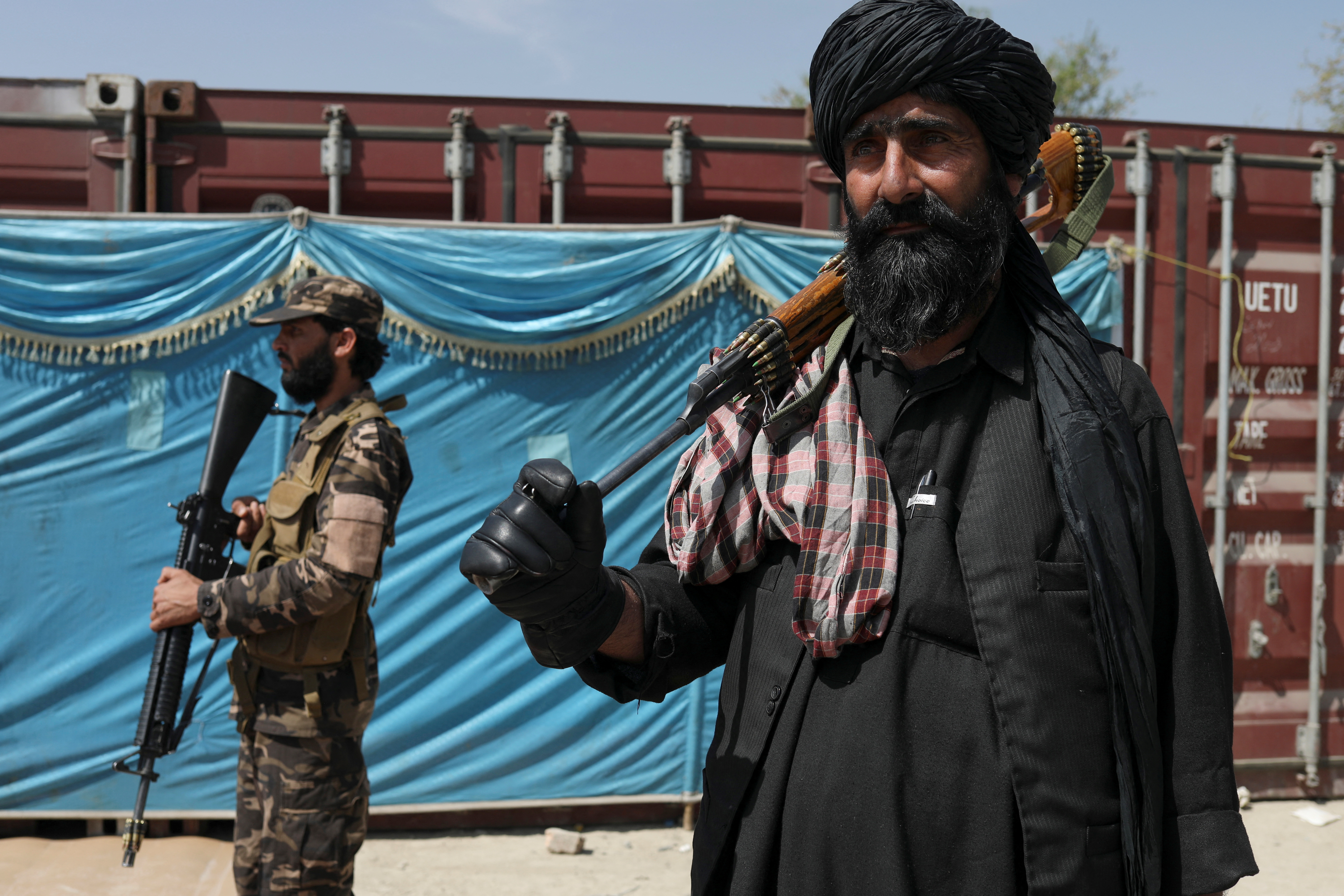 Bojownicy talibscy w Kabulu w kwietniu 2022 r. (Reuters/Ali Khara).