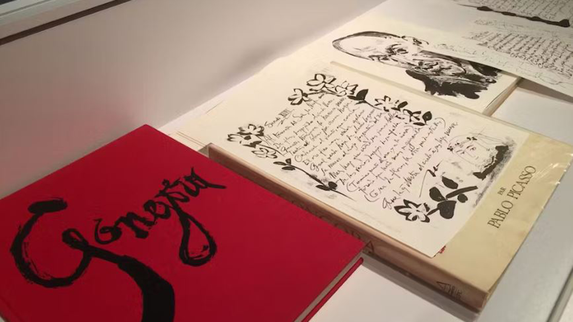 Objetos y poemas de Picasso recopilados para la exposición ‘Picasso escritor’ organizada por el Instituto Cervantes de Tokio (Instituto Cervantes de Tokio)
