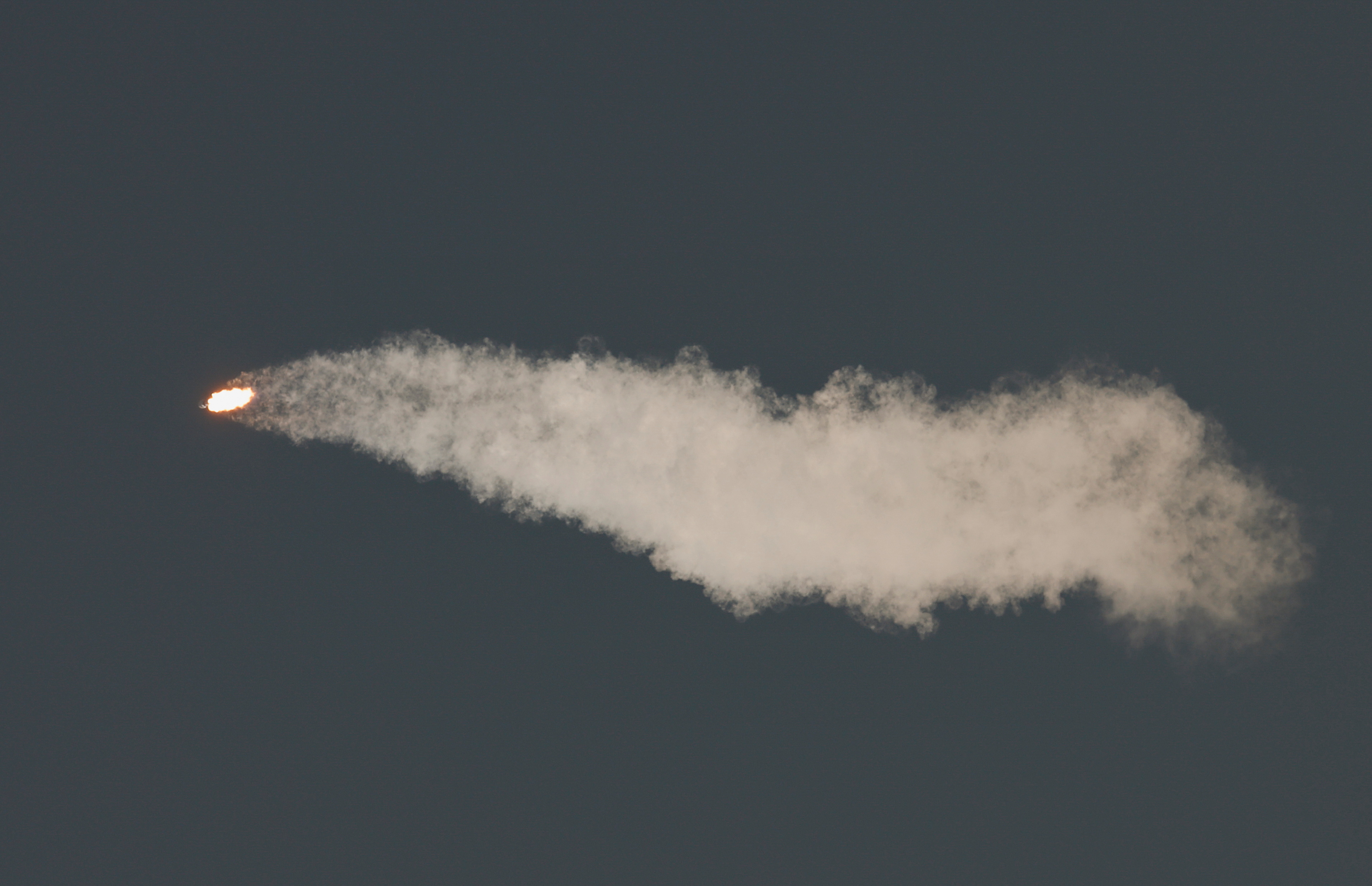 Un cohete Falcon 9 de SpaceX despega con 53 satélites de Starlink (Reuters/archivo)