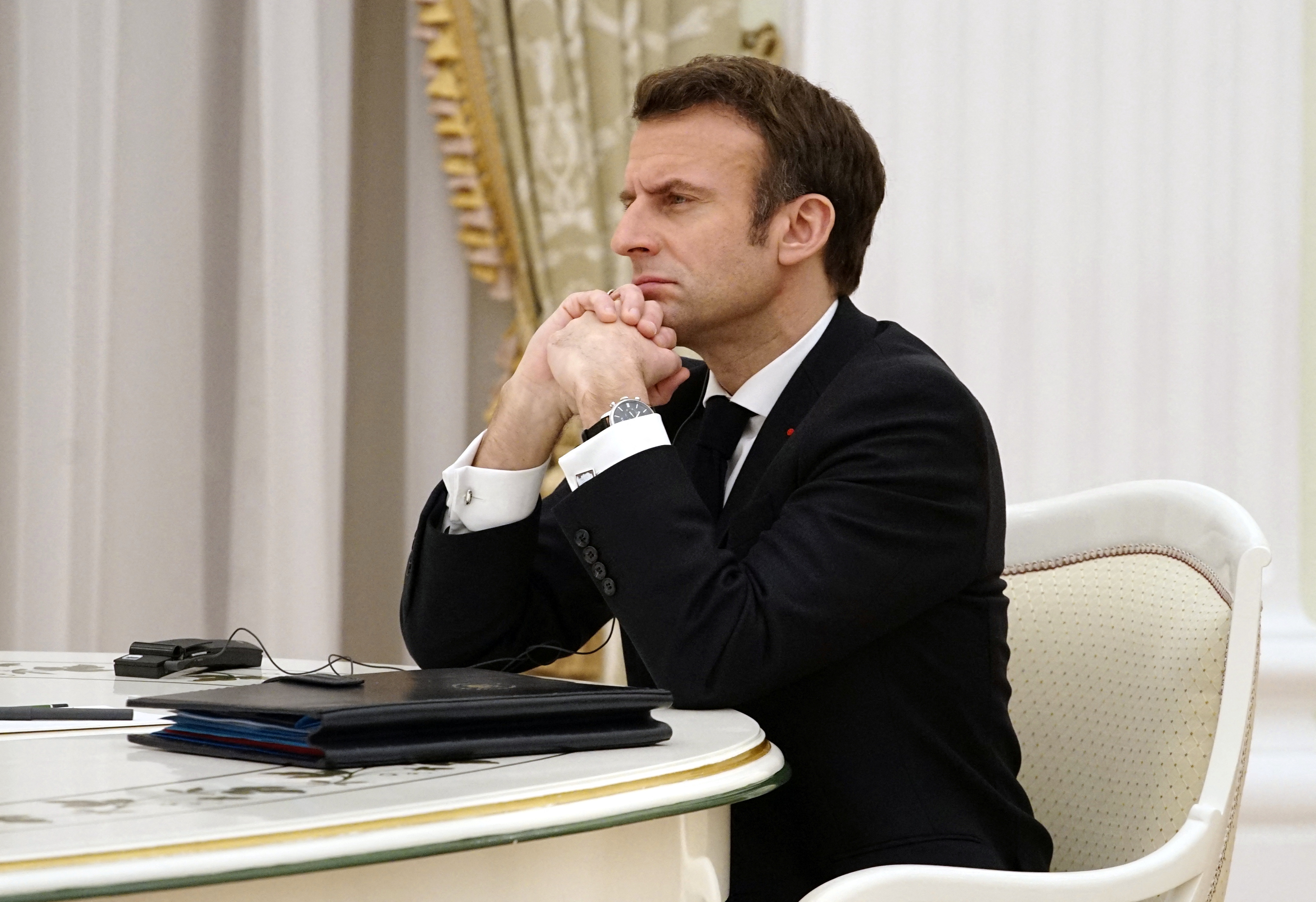 Macron durante la reunión (Sputnik/Kremlin via REUTERS)