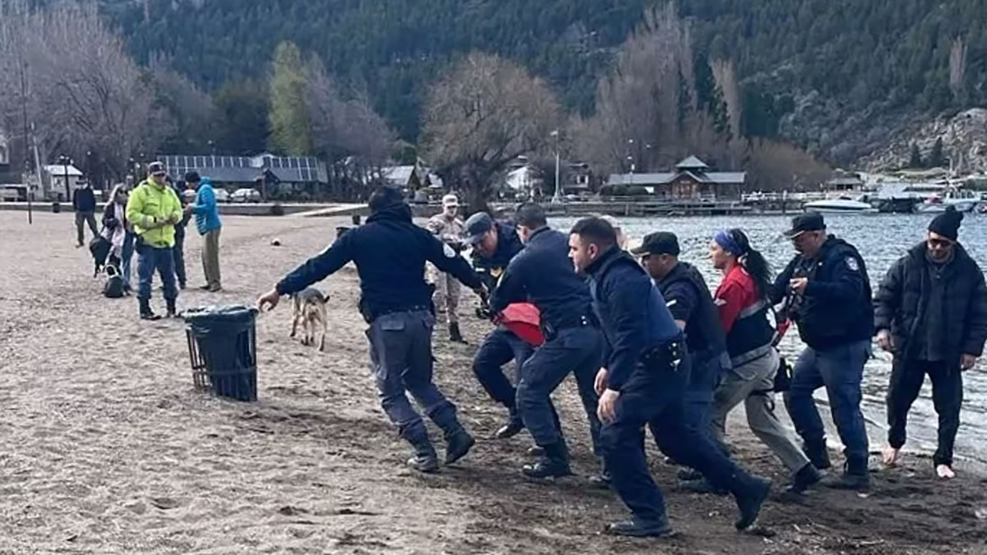 Conmoci&oacute;n en San Mart&iacute;n de los Andes: qui&eacute;n era la mujer que muri&oacute; tras zambullirse en las fr&iacute;as aguas del lago L&aacute;car