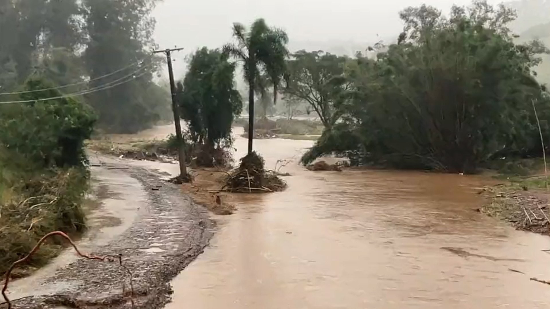 Diversas zonas del sur brasileño quedaron aisladas por las inundaciones que provocó el ciclón