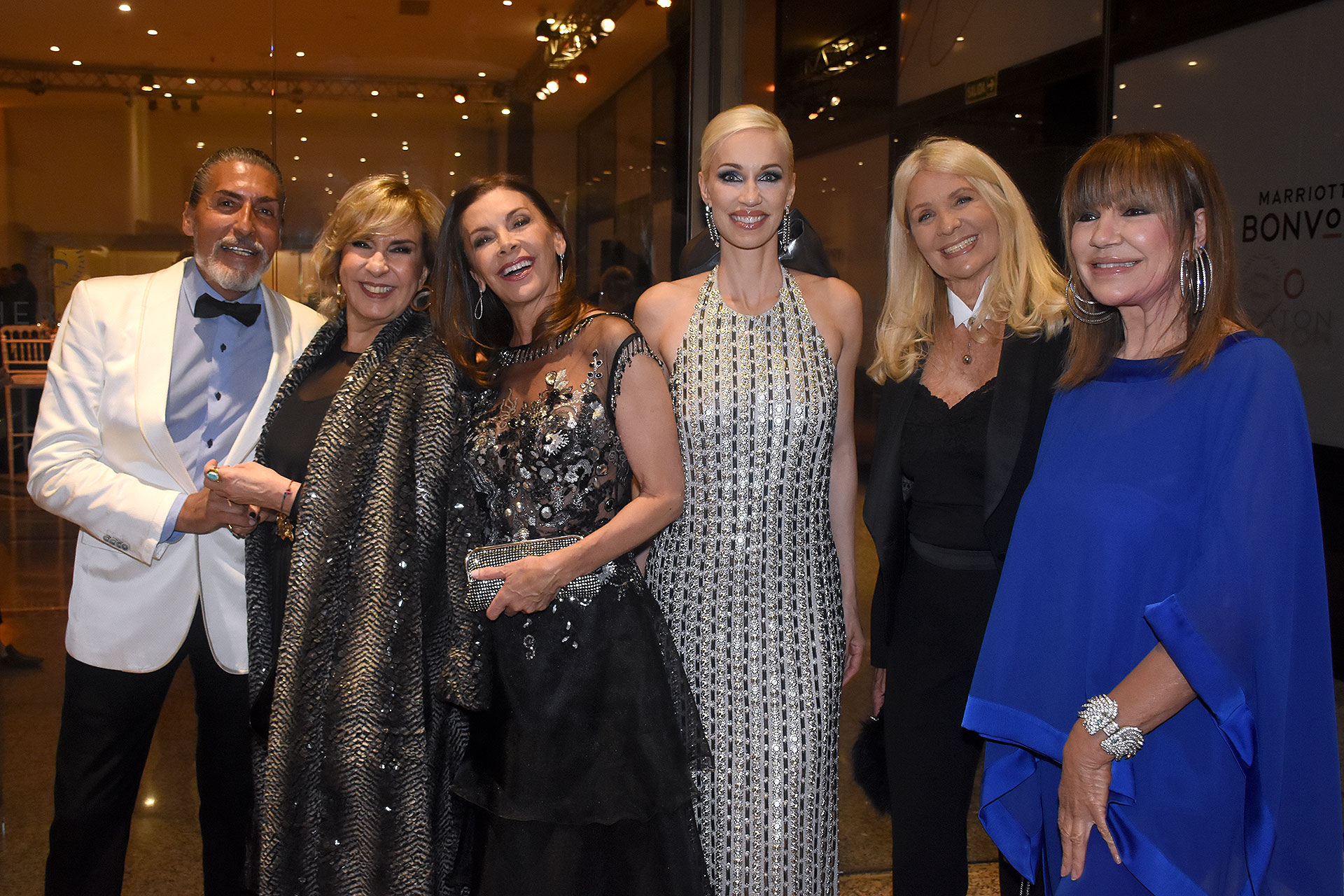 César Juricich, Georgina Barbarossa, Fabiana Araujo, Ingrid Grudke, Evelyn Scheidl y Mora Furtado 