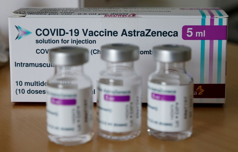 El gobierno argentino le propuso a Reino Unido producir la vacuna de Astrazeneca en el país  (REUTERS/Leonhard Foeger)