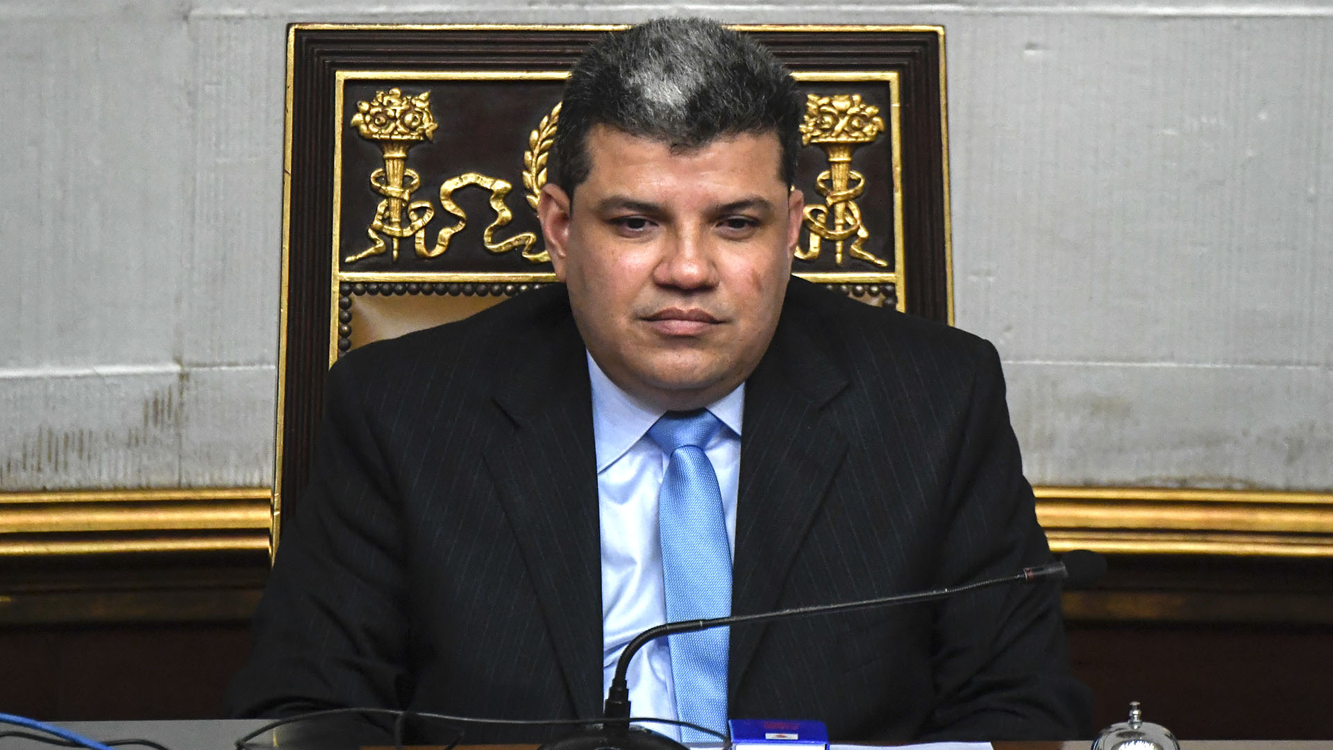 El diputado venezolano Luis Parra fue hospitalizado de urgencia por síntomas similares al coronavirus 