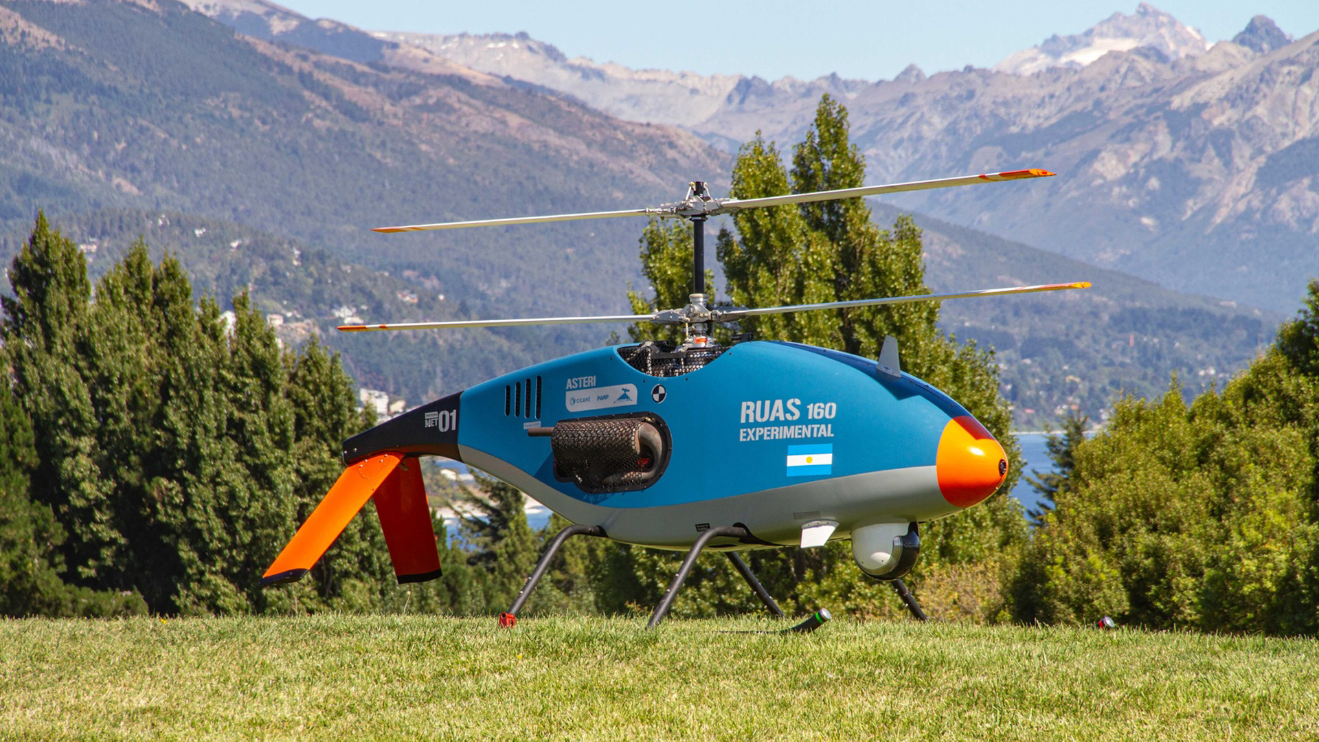 El RUAS-160- se compone de un segmento aéreo que abarca el helicóptero con sus carga útiles y un segmento terreno que comprende la estación terrena de control (ETC) (gentileza INVAP)