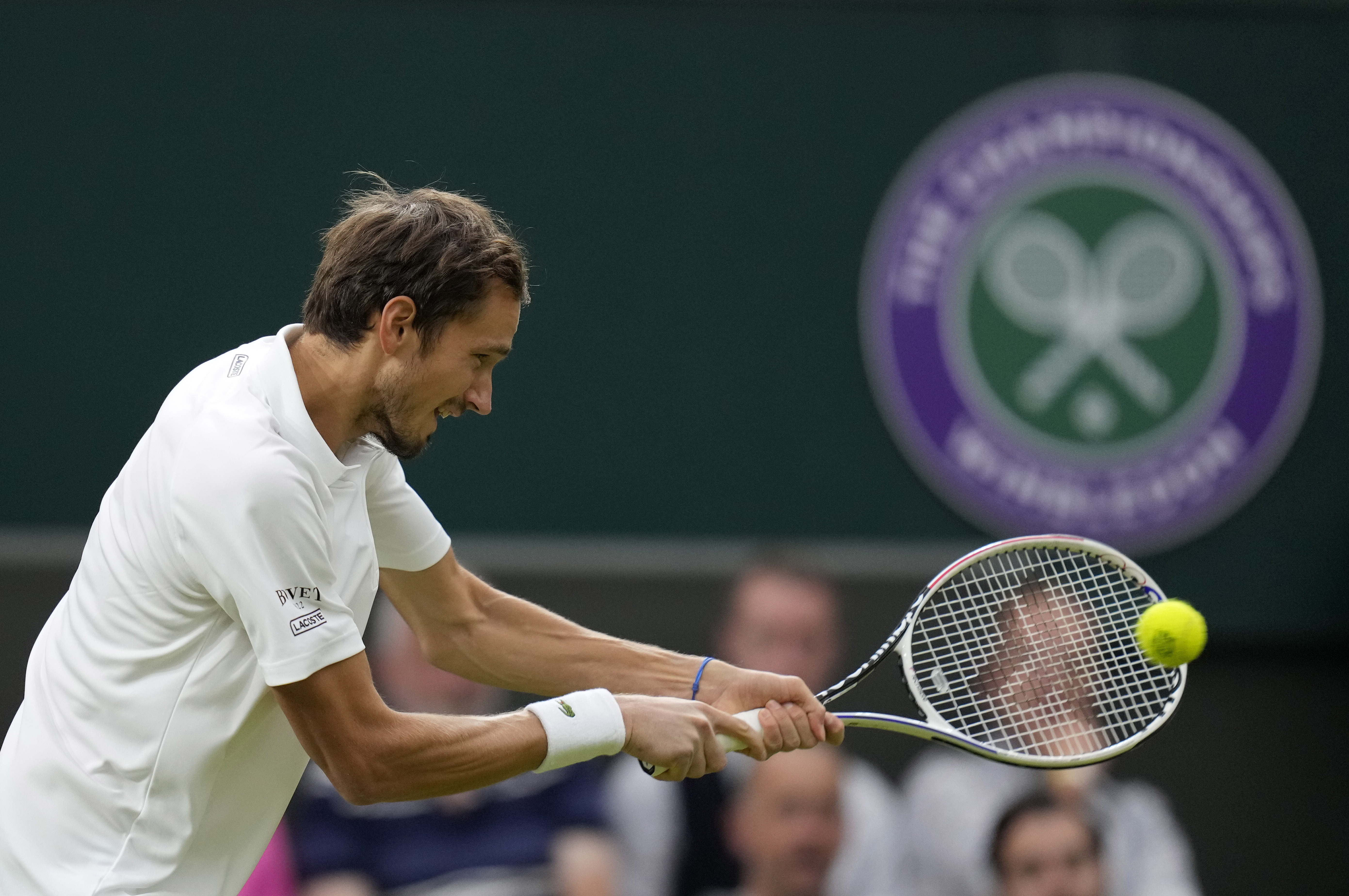 El ruso Daniil Medvedev y otros tenistas podrán regresar a Wimbledon tras revertirse el veto por la guerra en Ucrania (AP)
