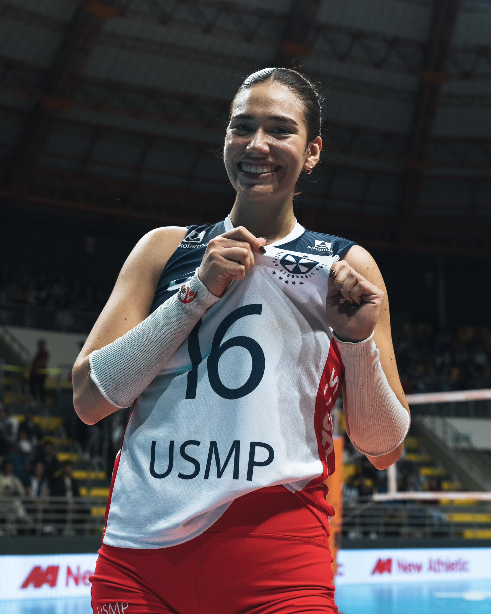 El difícil momento de Aixa Vigil: abucheada por hinchas de Alianza Lima  mientras defendía a San Martín por la Liga Peruana de Vóley - Infobae