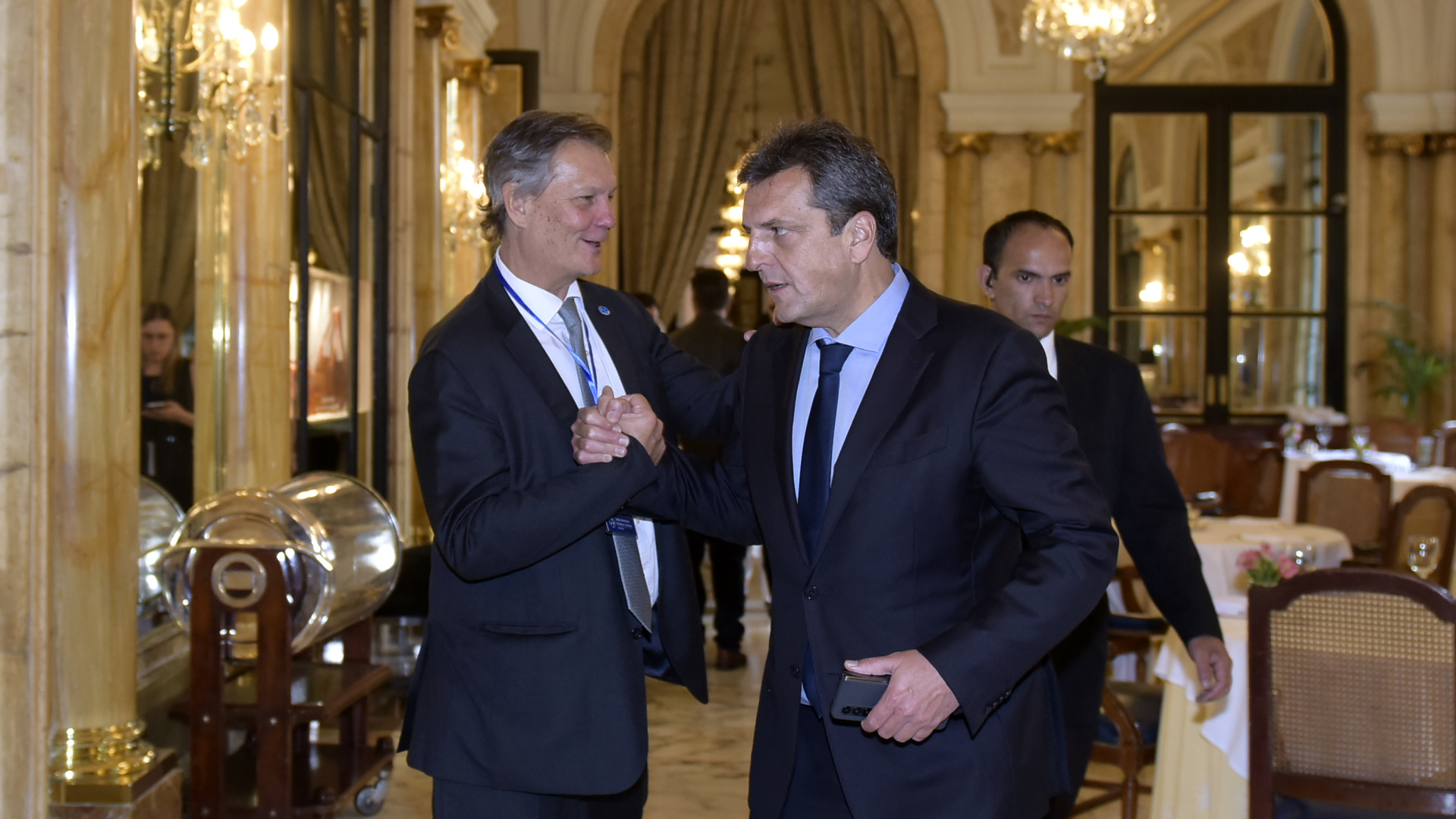 El ministro saluda a Marcos Pereda, presidente de Cicyp y vice de la Sociedad Rural Argentina (Gustavo Gavotti)