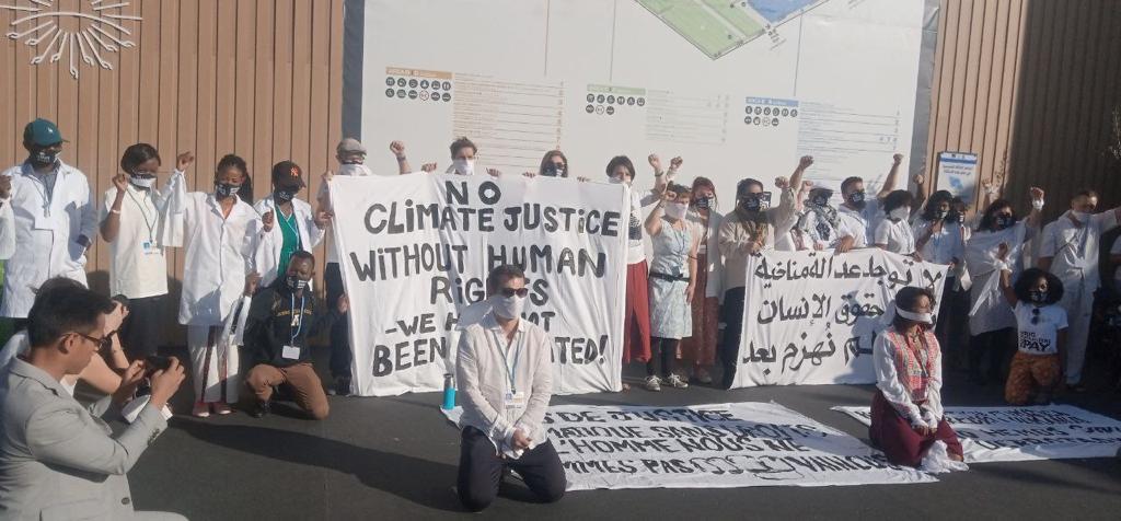 La organización de científicos del mundo Scientist Rebellion en una acción realizada hoy en Sharm El Sheikh, donde se lleva adelante la COP27
