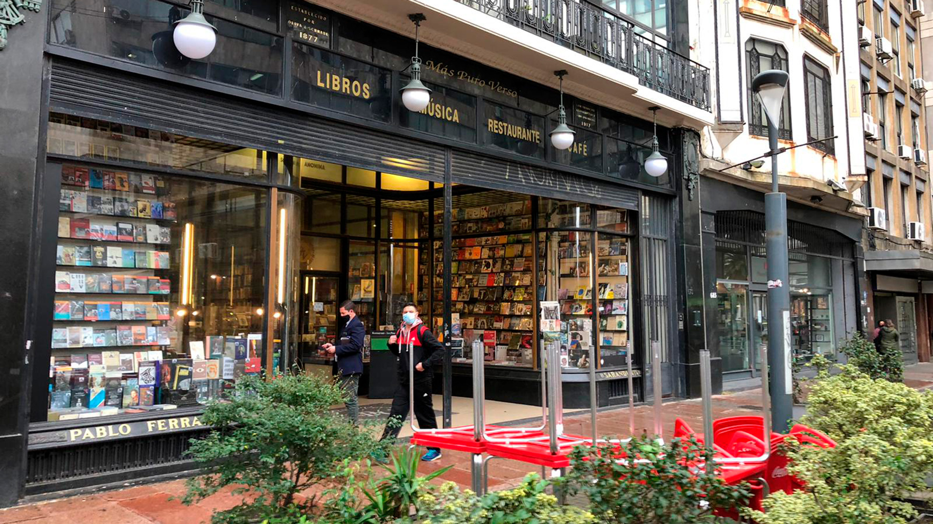Una librería en el centro de Montevideo (Catalina Weiss)