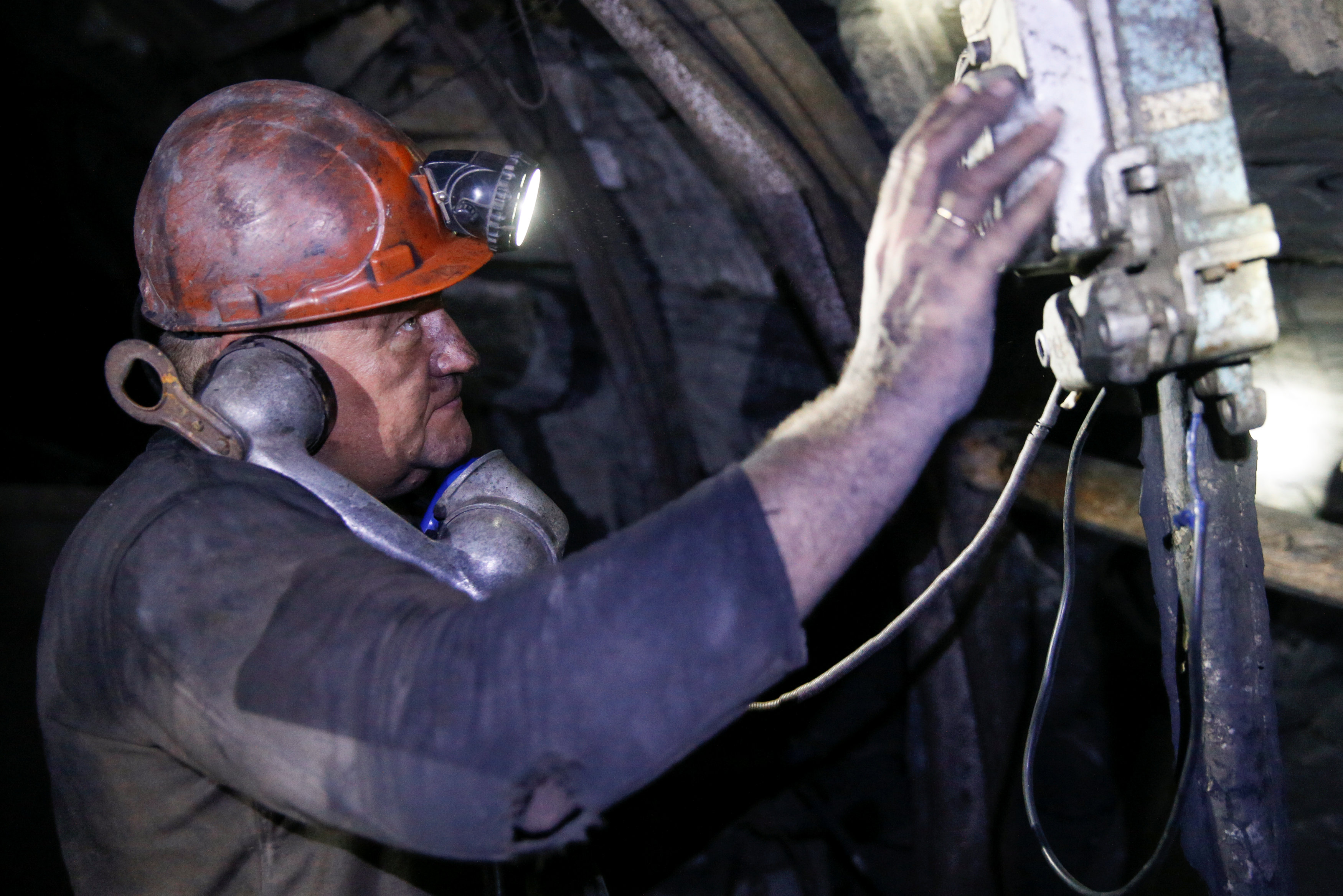 Un ingeniero trabaja en la mina de cargón Novovolynska-9 e Novovolynsk, Ucrania. Foto: REUTERS
