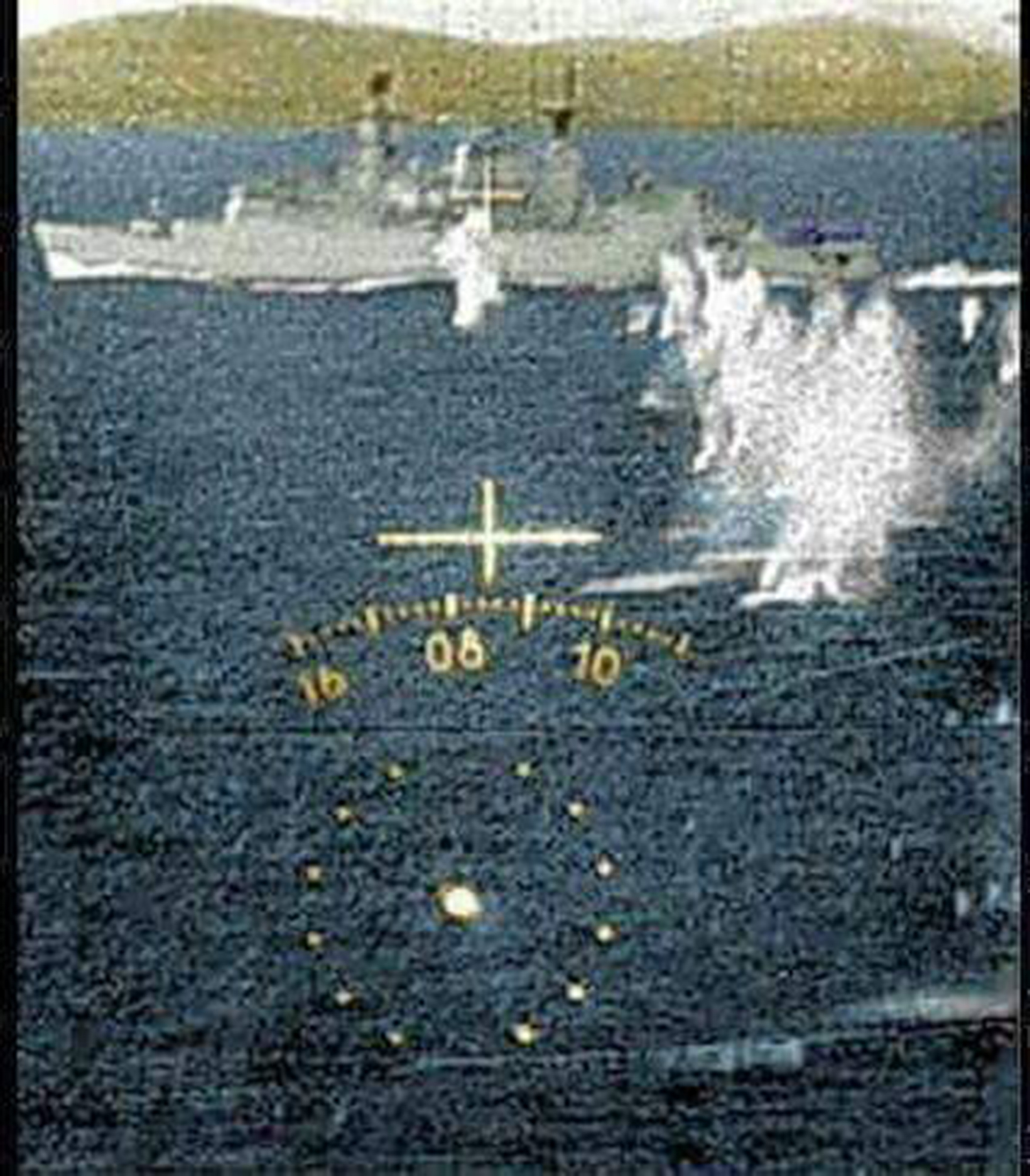 La HMS Ardent desde el interior de la cabina del piloto durante el ataque