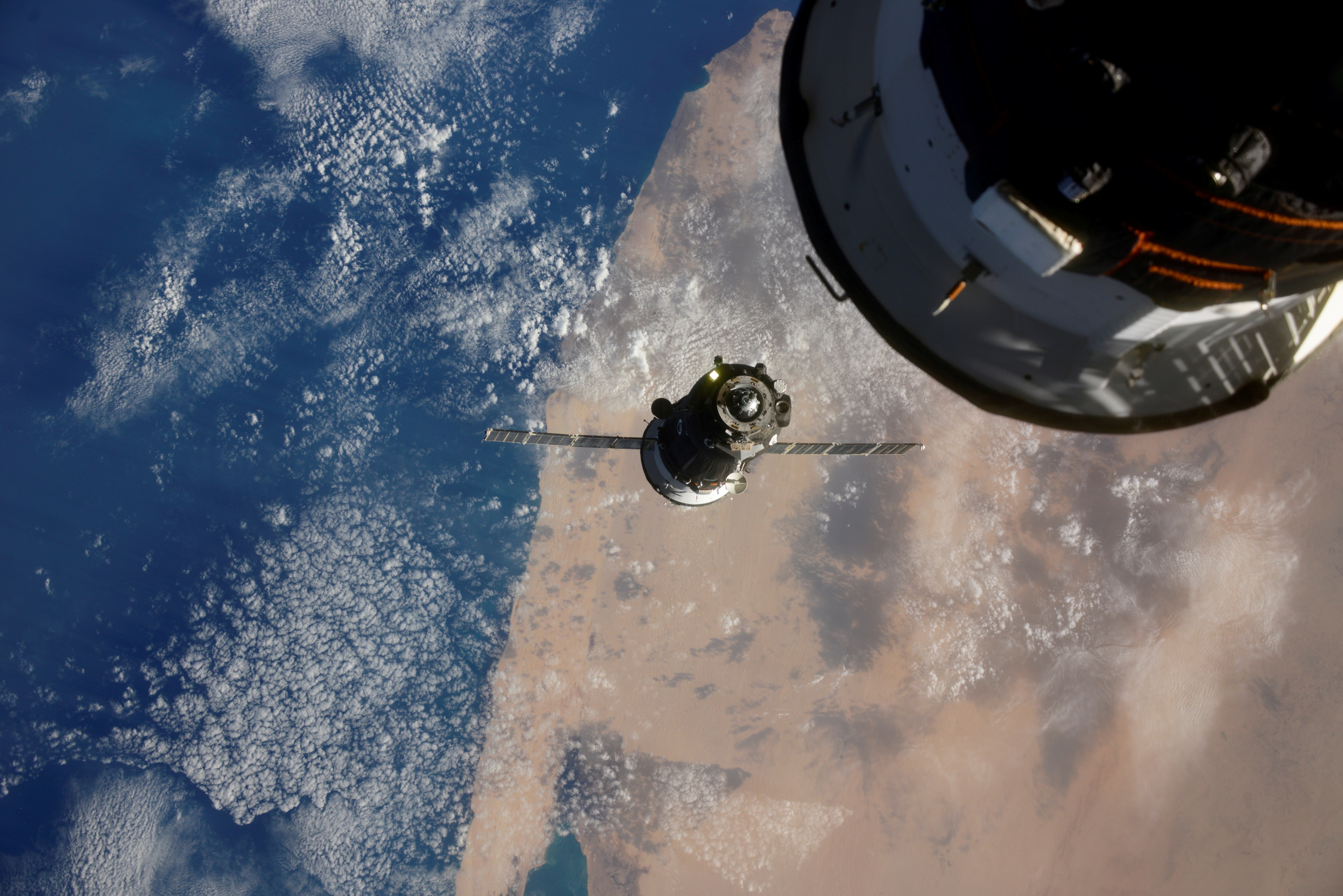 Una cápsula Soyuz se acopla a la Estación Espacial Internacional (Roscosmos/archivo)