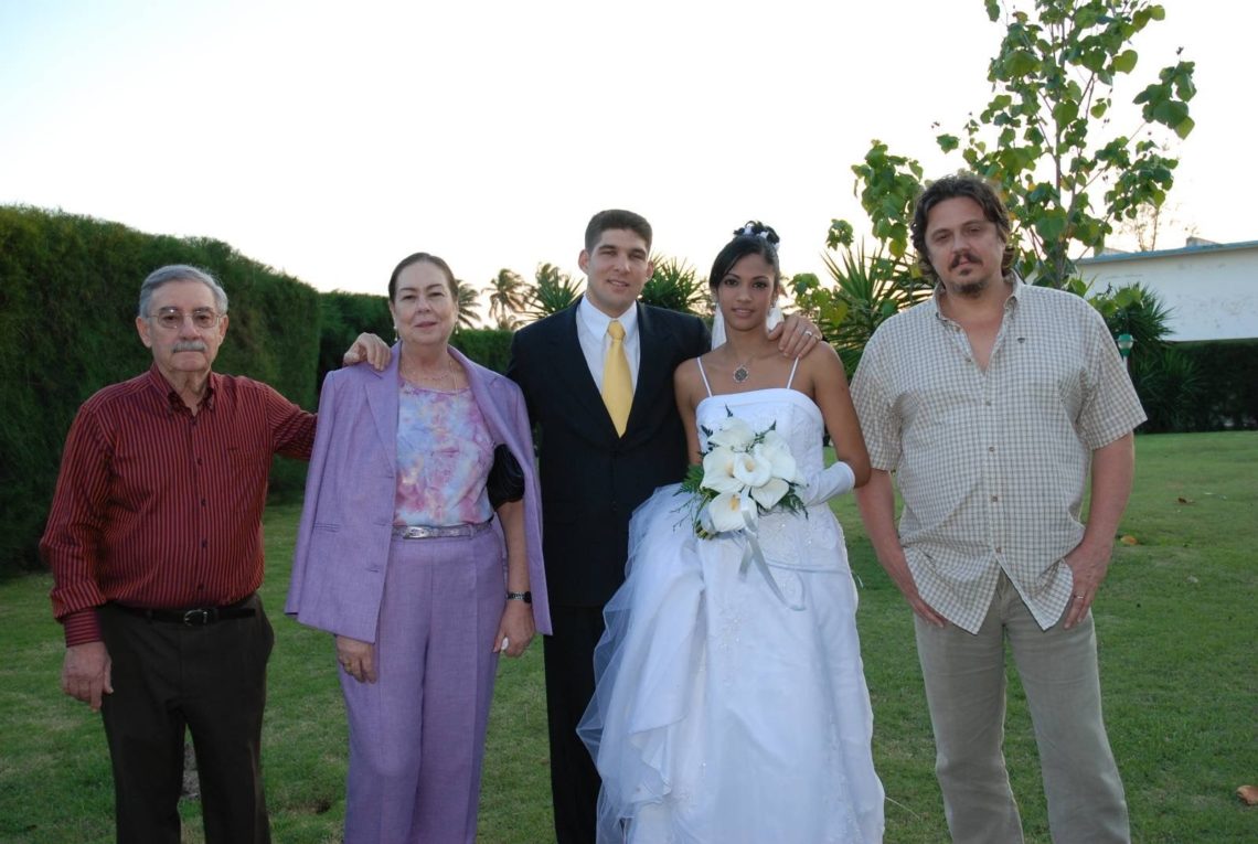 Salieron A La Luz Fotos De La Exclusiva Boda Del Nieto De Raúl Castro Lejana A Las Penurias Que 8477