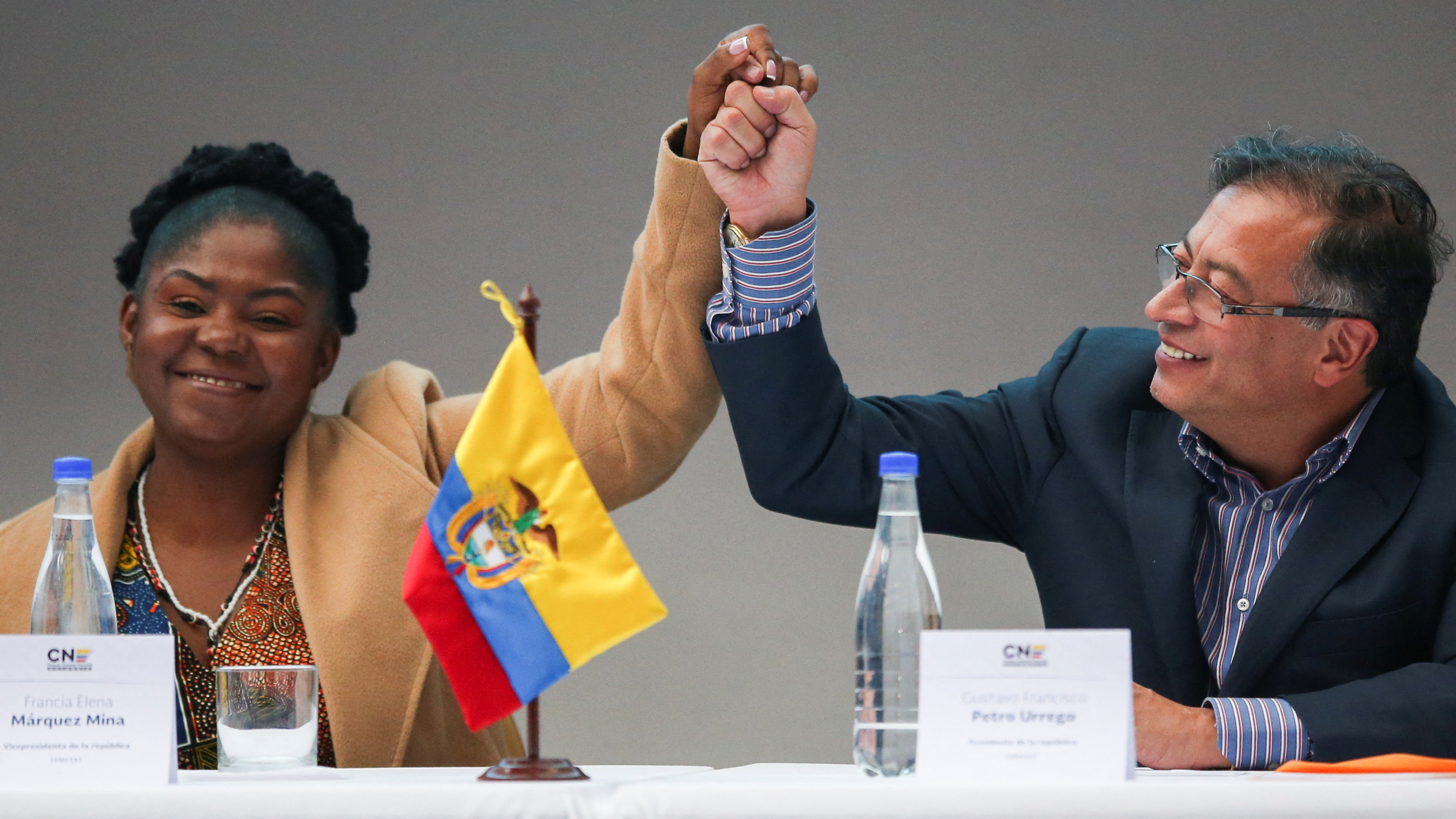 Gustavo Petro dan Francia Márquez merayakan setelah terpilih untuk memimpin nasib Kolombia hingga 2026. /REUTERS/Luisa Gonzalez