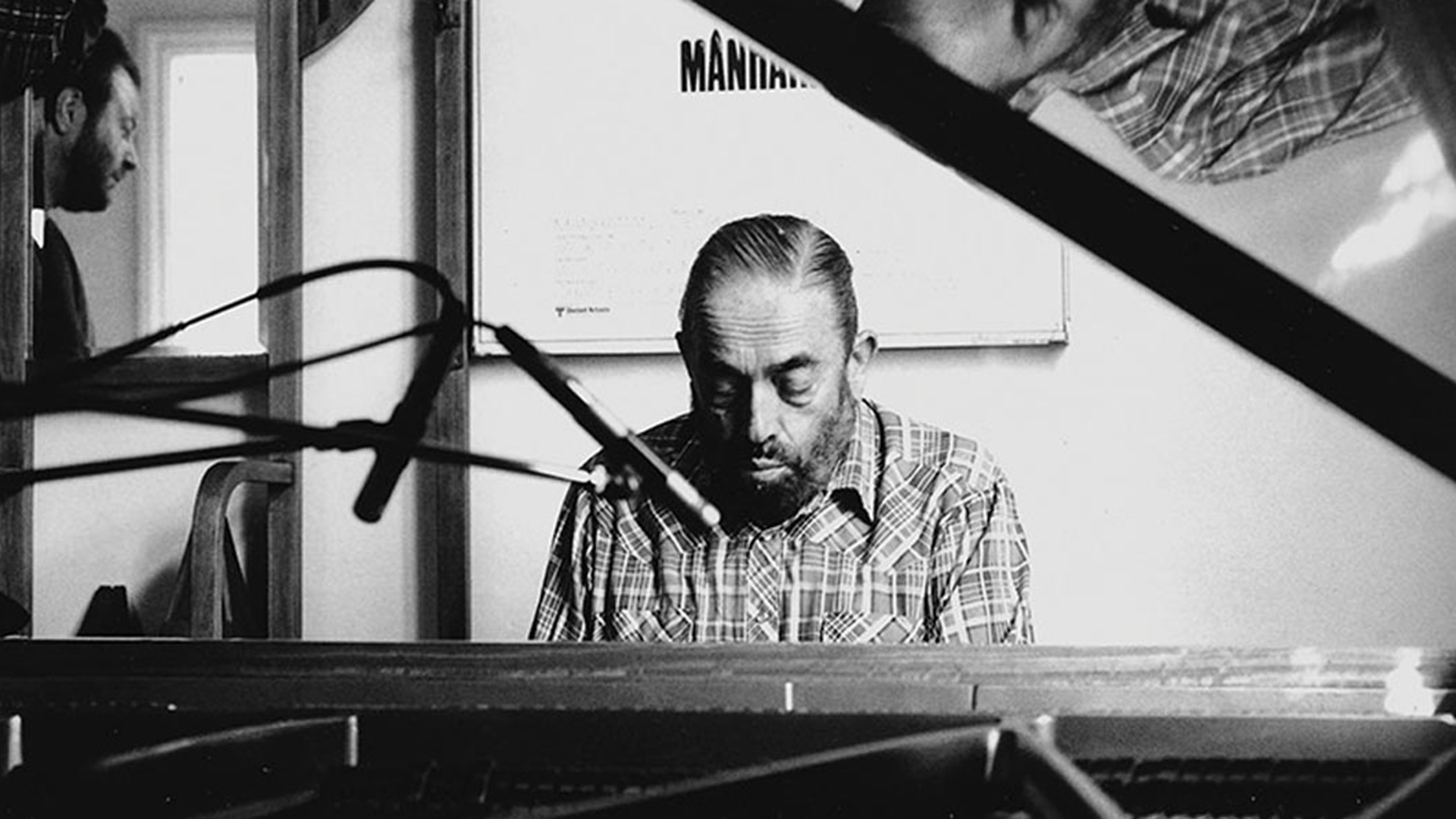 El Cuchi Leguizamón al piano. Aunque grabó oficialmente solo un disco, es autor de cientos de composiciones, entre zambas, chacareras, carnavalitos y obras sinfónicas