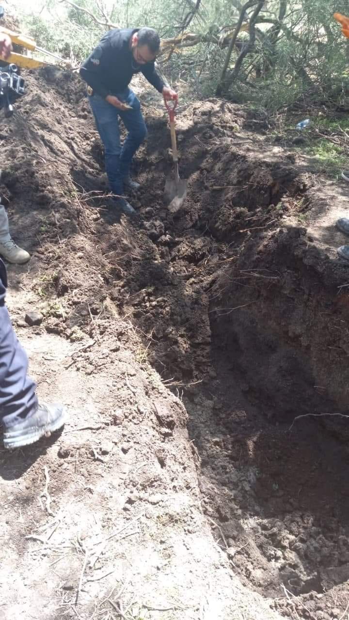 El lugar donde fueron encontrados los cadáveres fue señalado como uno donde los grupos del crimen organizado suelen inhumar cuerpos
(Foto: Especial/Captura de pantalla-MinutoxMinutoMichoacán)