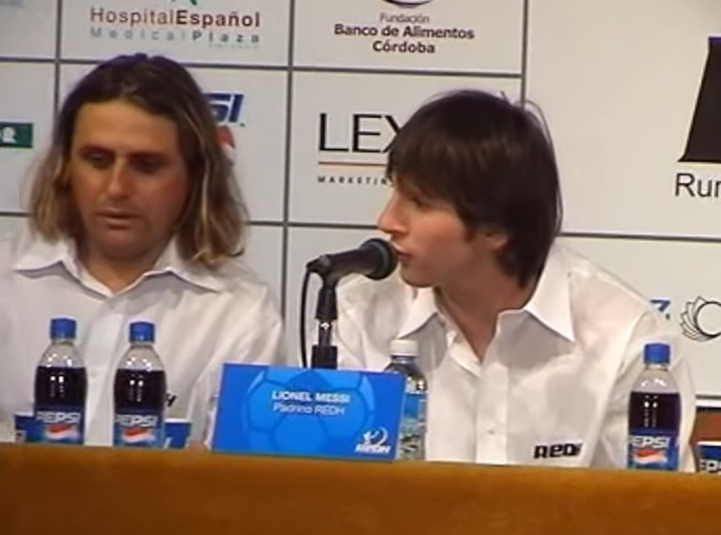 Guillermo Hoyos junto a Lionel Messi, en un evento solidario en Córdoba en 2005.