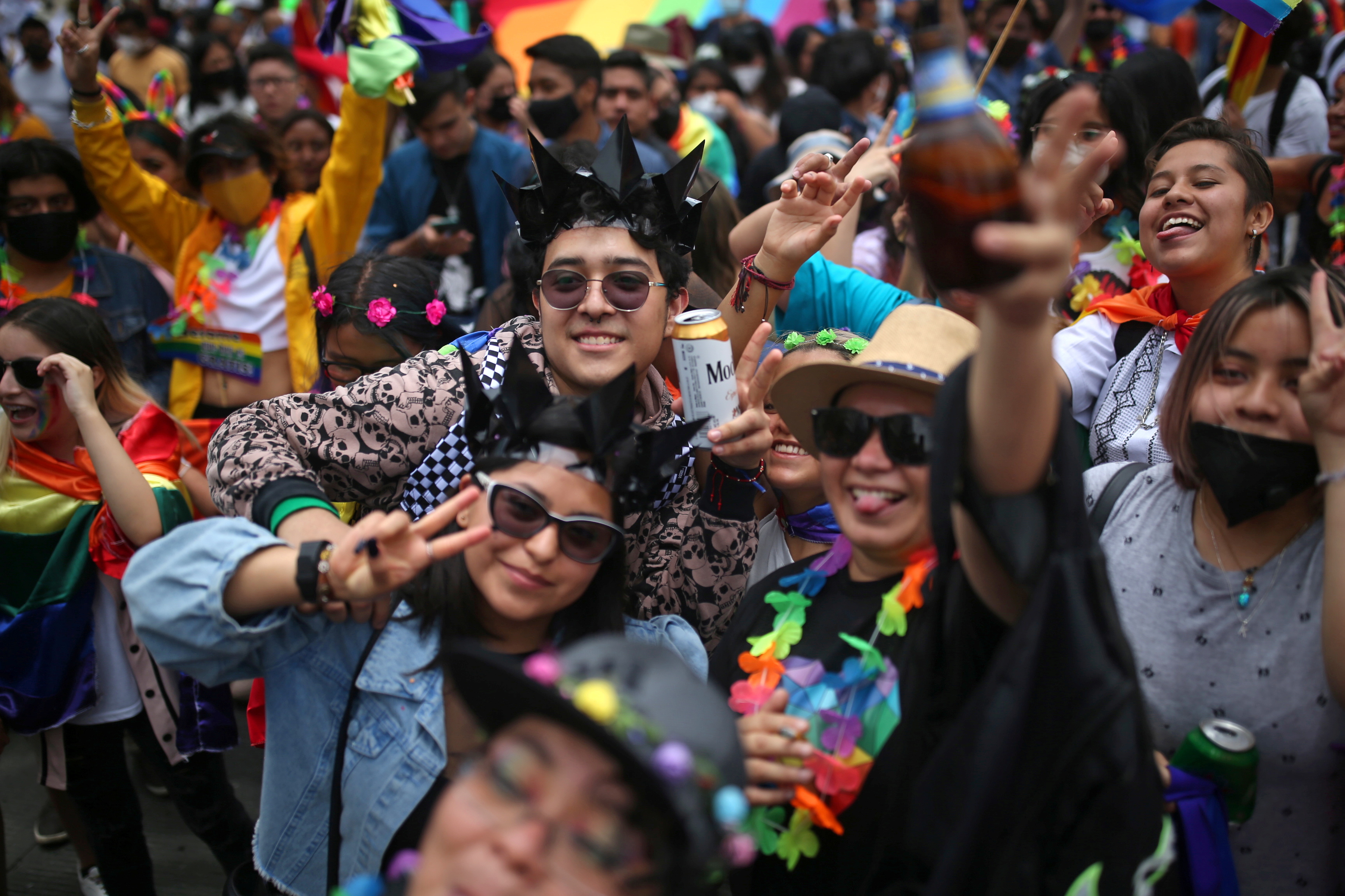 Aunque se vivió una sana fiesta, muchos participantes no utilizaron cubrebocas (Foto: Reuters)