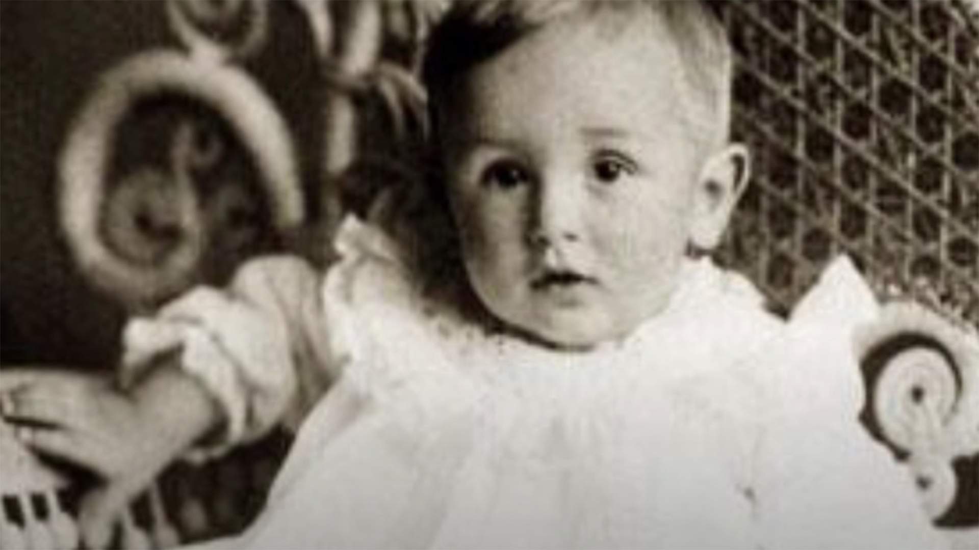 Walt Disney bebé, luego de ser bautizado en Chicago.