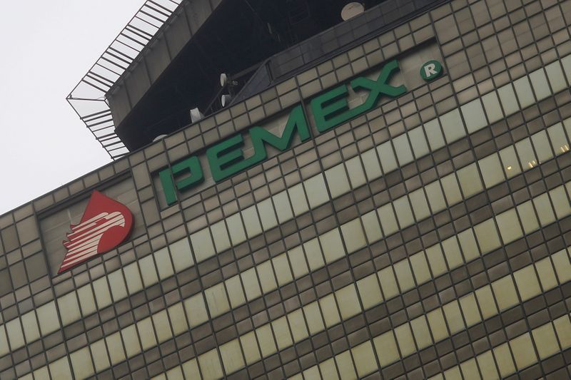 Pemex informó que los contratos en los que se beneficia la empresa de la prima del presidente serán cancelados (Foto: REUTERS/Edgard Garrido)