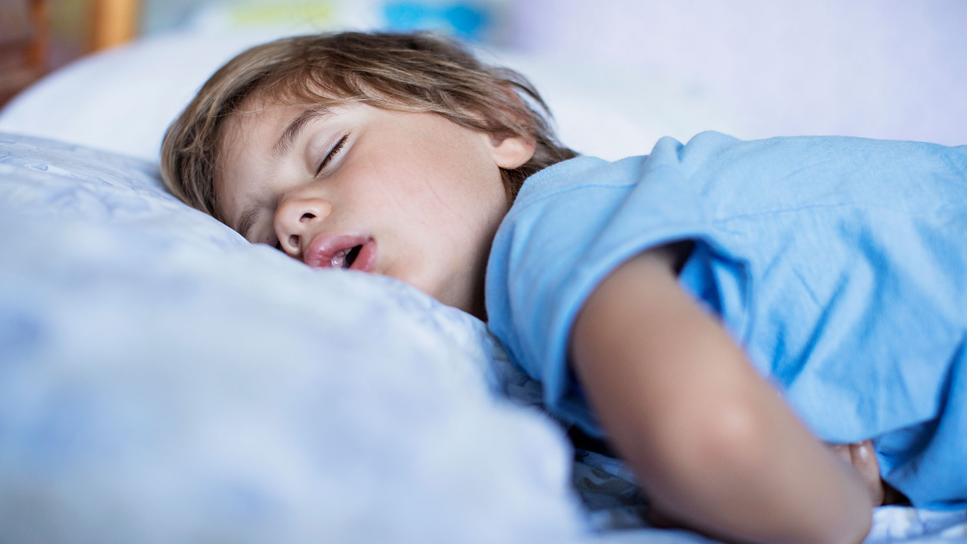 Los expertos recomiendan para los niños de edad escolar (6-13 años) que duerman entre 9 y11 horas (Getty Images)
