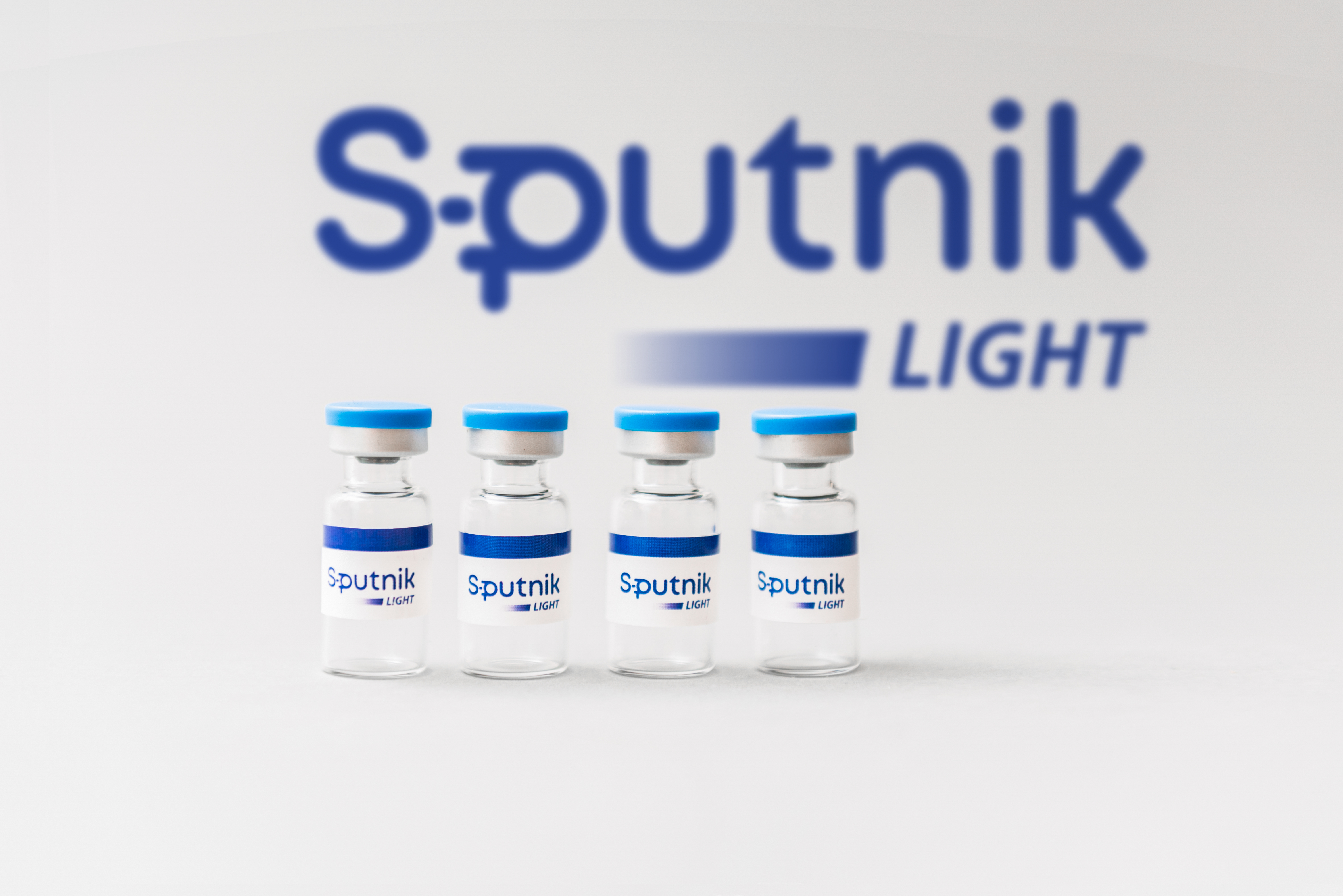 La vacuna de una sola dosis Sputnik Light se encuentra en estudio de Fase III y se esperan los datos preliminares para mayo de este año. La eficacia demostrada con esta inoculación monovalente es del 79,4% 