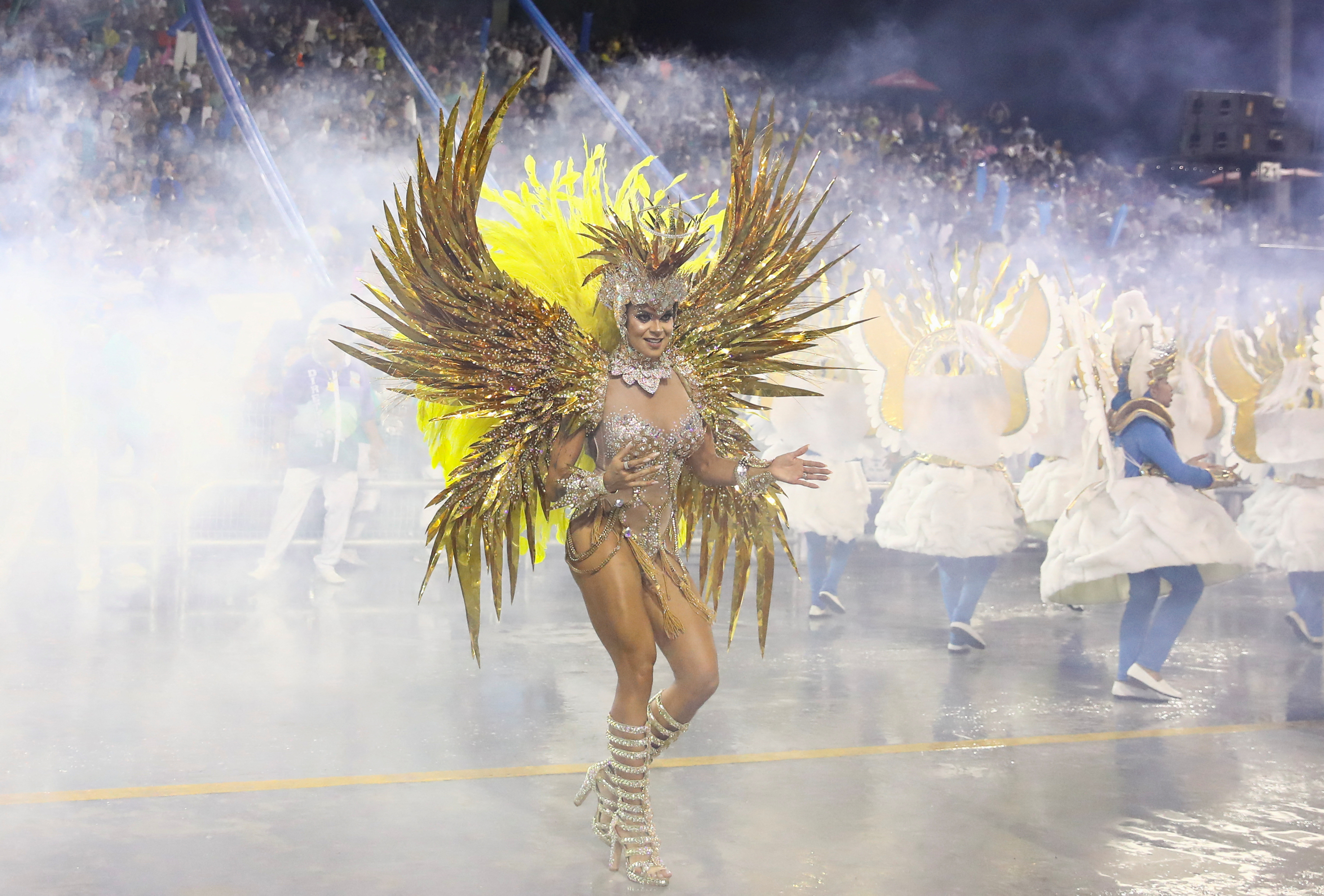 Un juerguista de la escuela Unidos de Vila Maria actúa durante la primera noche del desfile de Carnaval en el Sambódromo de Anhembi en Sao Paulo, Brasil 18 de febrero de 2023. REUTERS/Carla Carniel
