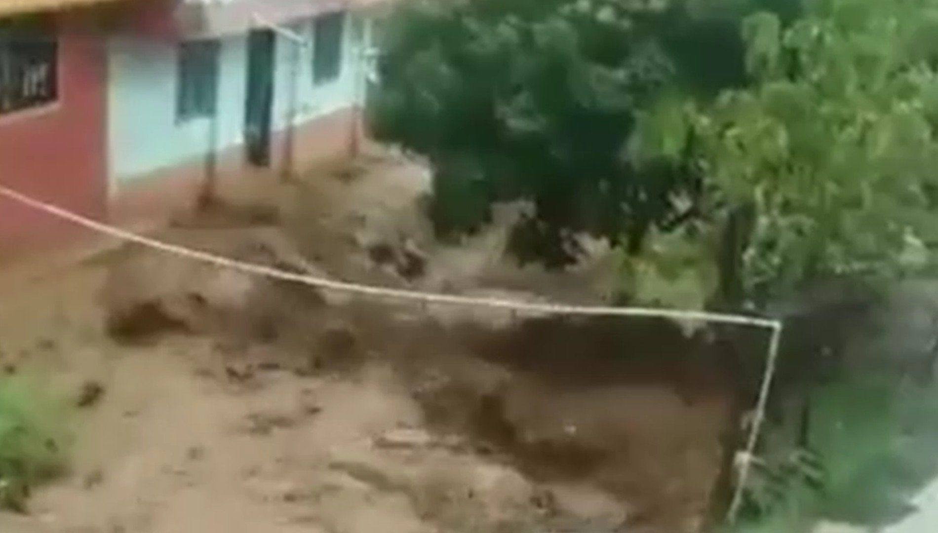 Video Un Hombre Quedó Semienterrado Y Crecientes Súbitas Entre Las Emergencias Por Las Lluvias 1514