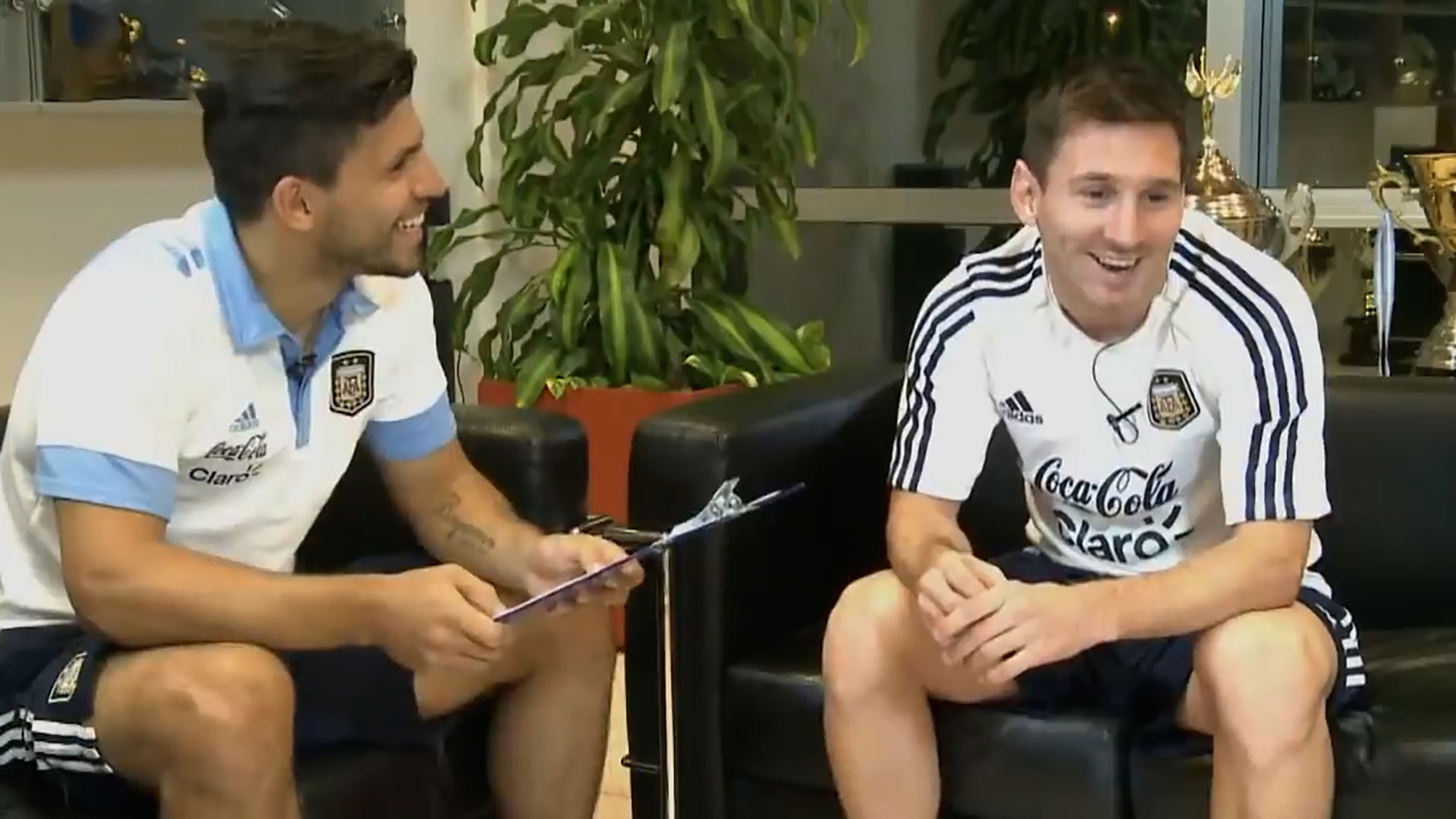 La entrevista del Kun Agüero a Messi antes de ser streamer: el día que se conocieron y la foto de Lionel con la camiseta de Independiente