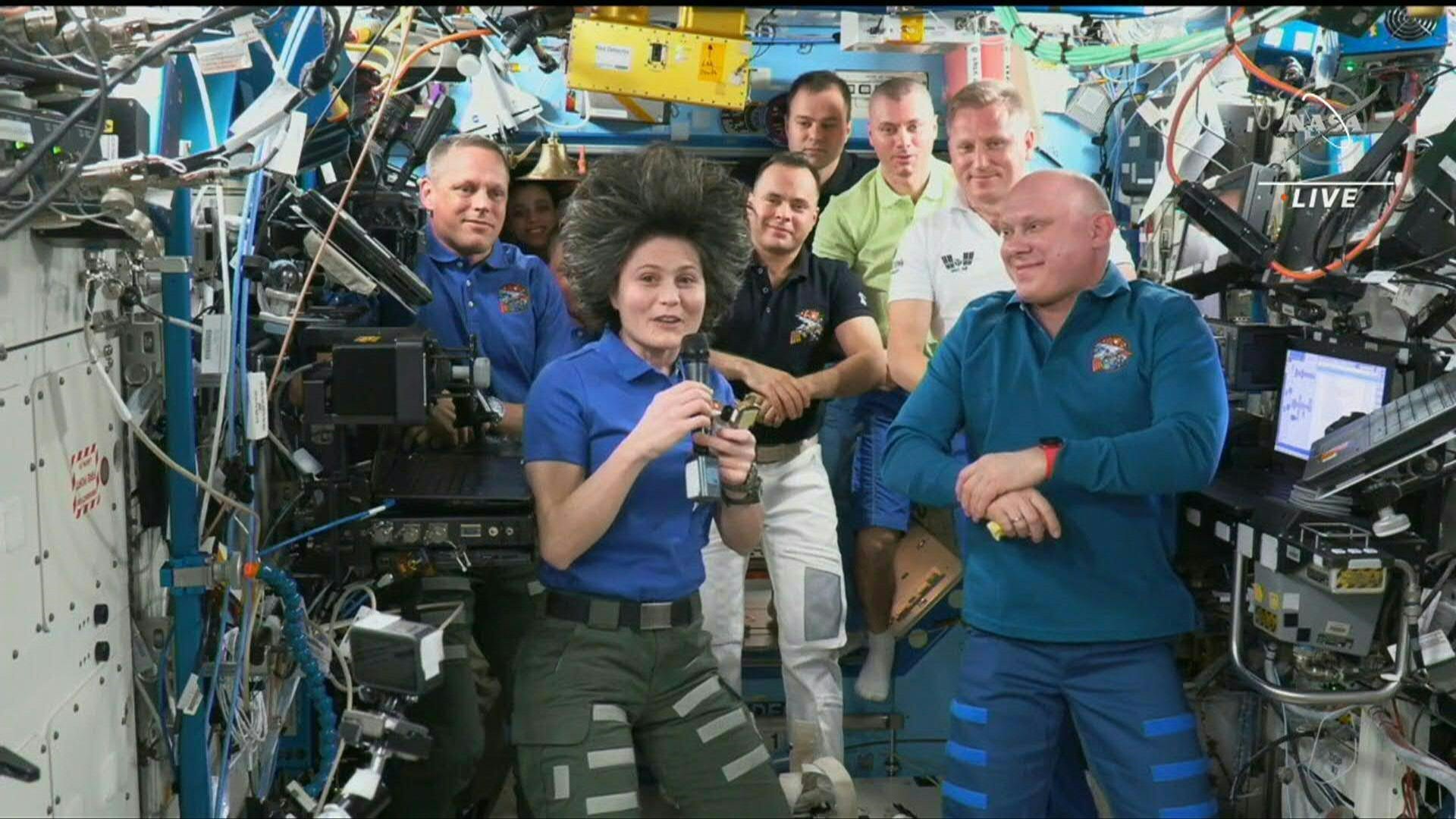 La astronauta italiana Samantha Cristoforetti se convirtió en la primera europea en tomar el mando de la Estación Espacial Internacional EEI), y la ceremonia fue retransmitida en directo (AFP)