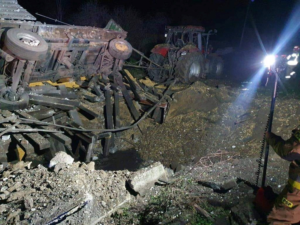 Escombros en la zona de la caída del misil en Polonia, cerca de la frontera con Ucrania (Reuters)