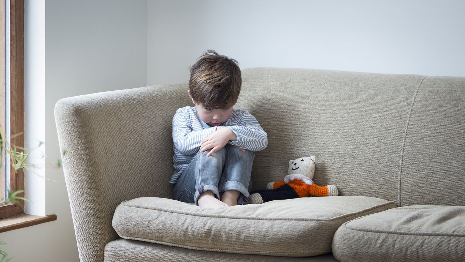 El maltrato infantil, por más leve que sea,  afecta negativamente la estructura del cerebro, el desarrollo y el bienestar general