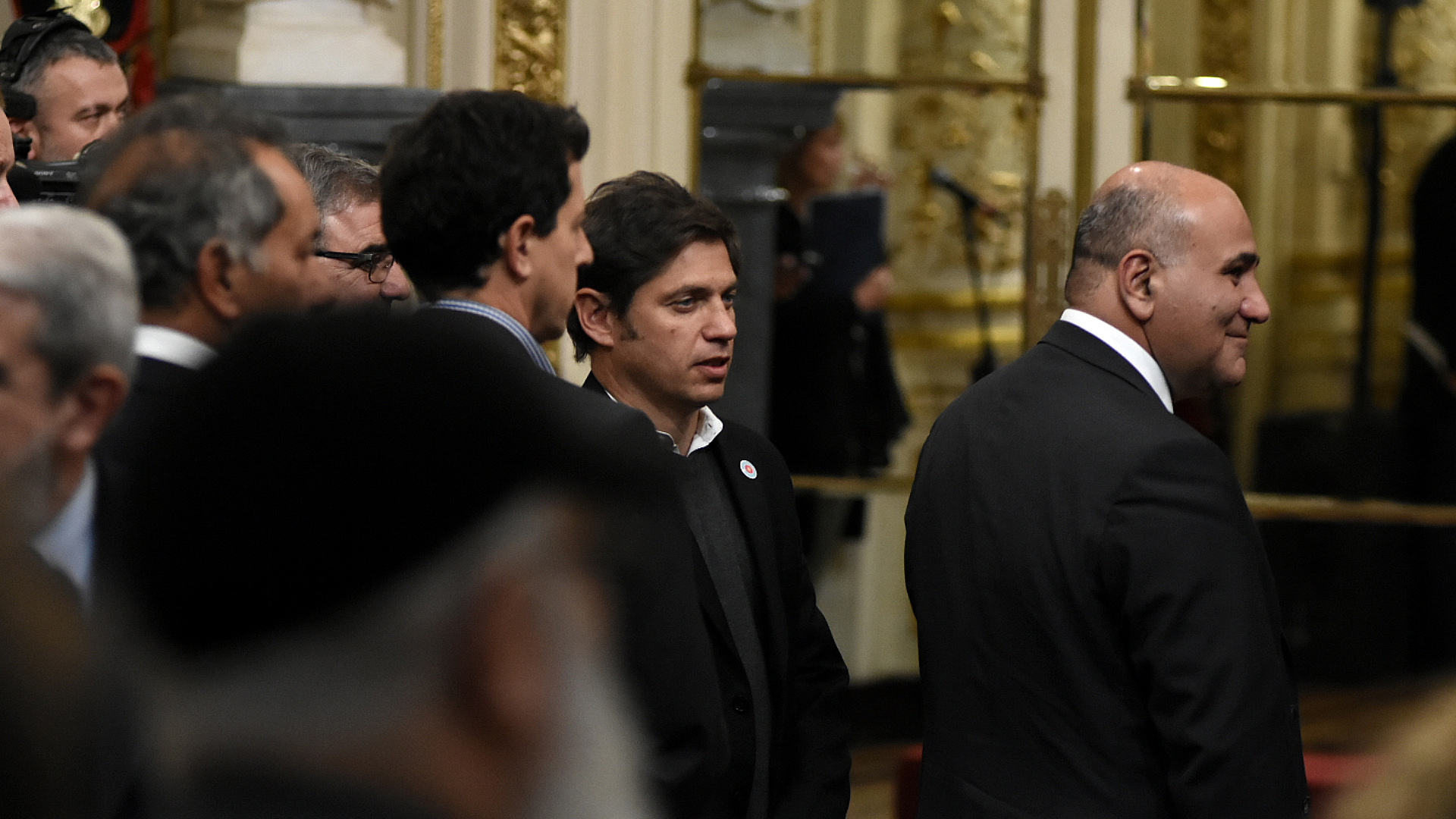 El gobernador bonaerense junto a Juan Manzur y Wado de Pedro en la jura de Batakis (Nicolás Stulberg)