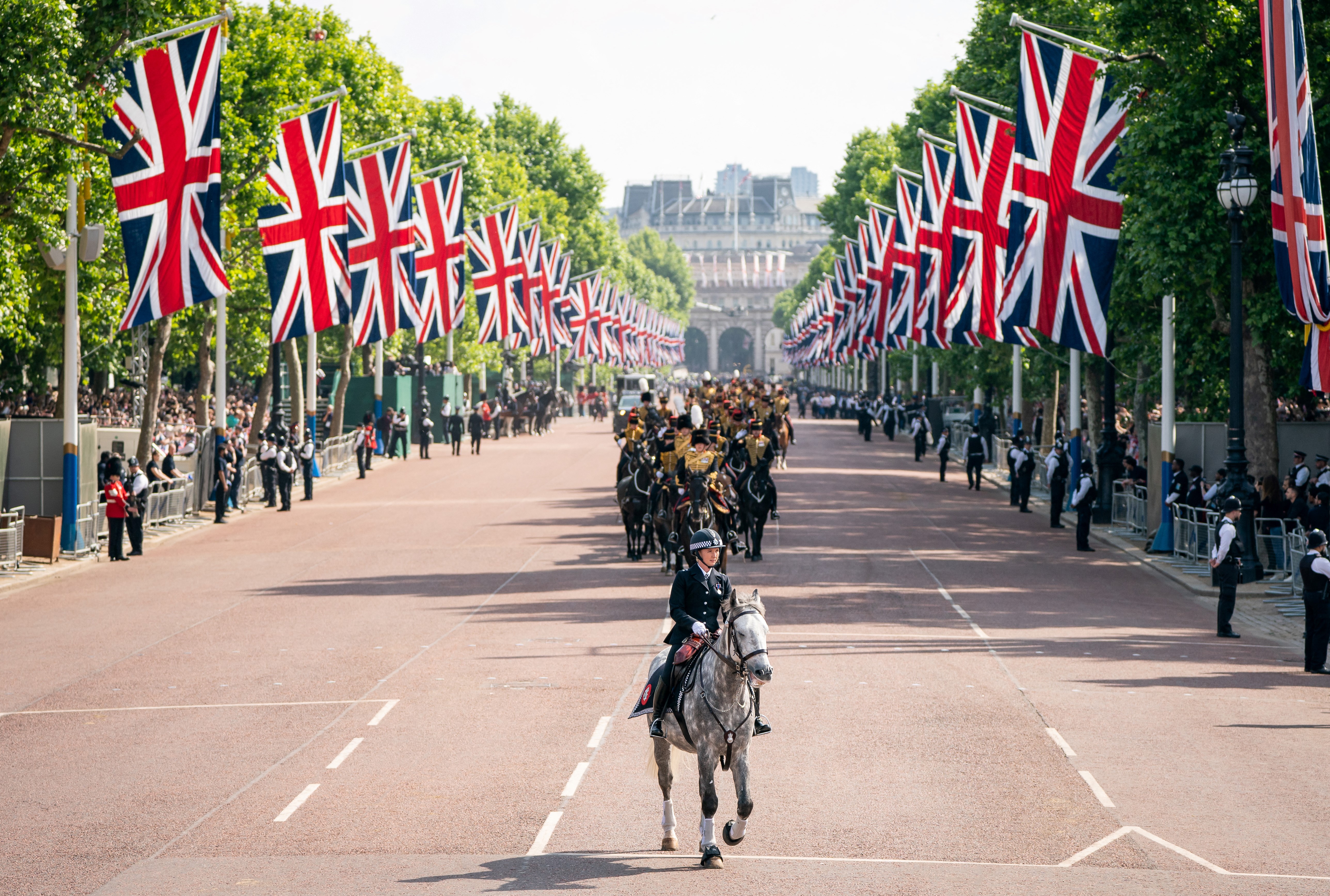 La familia real inglesa cambió su apellido alemán para demostrar como forma de lealtad al pueblo inglés. Son Windsor solo desde hace 105 años (Photo by Aaron Chown / POOL / AFP)