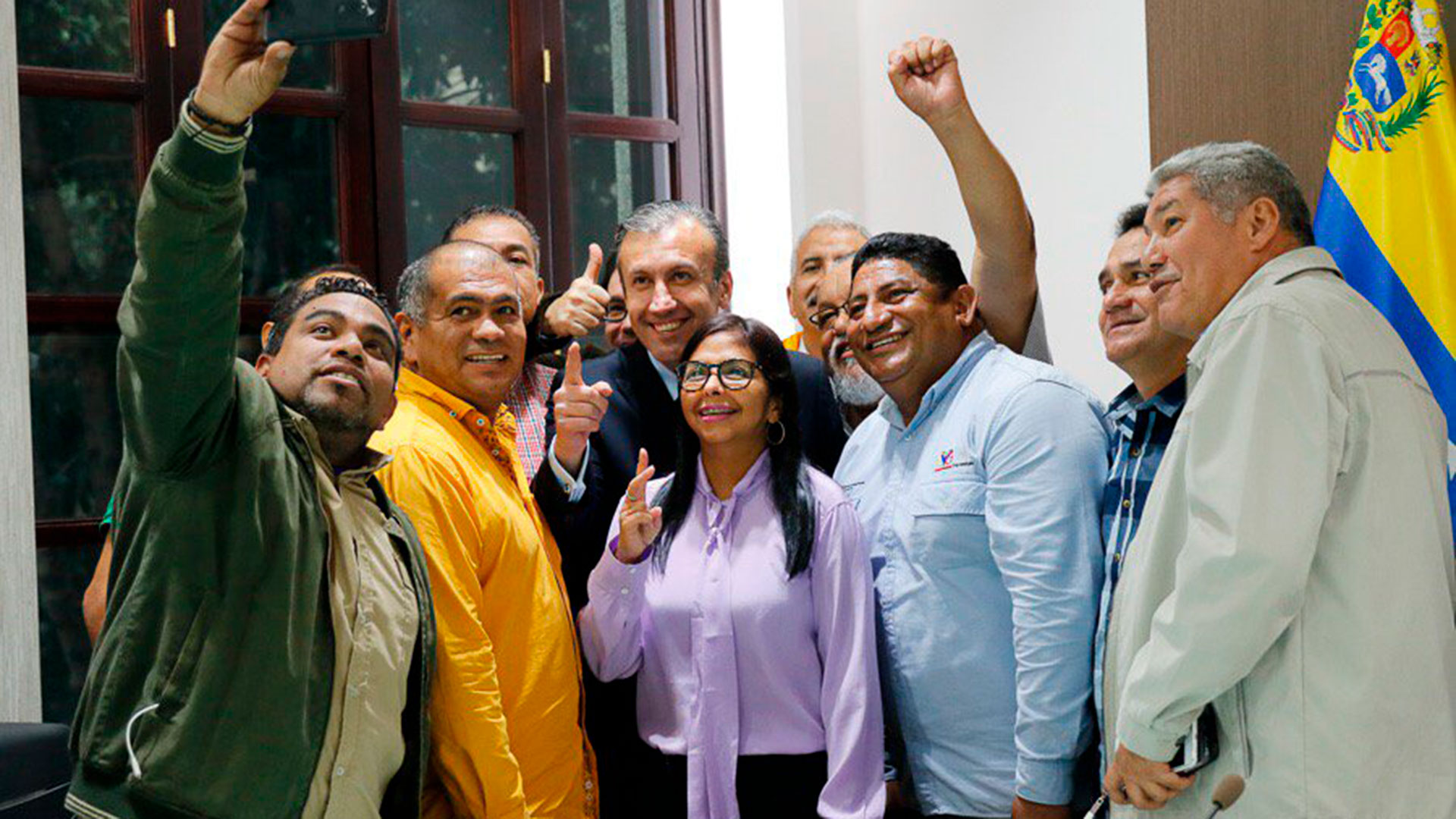 En el 2018 Delcy Rodríguez junto a El Aissami celebran el acuerdo de las tablas salariales de PDVSA e Industrias Básicas, pero a los trabajadores de Alunasa no les pagan