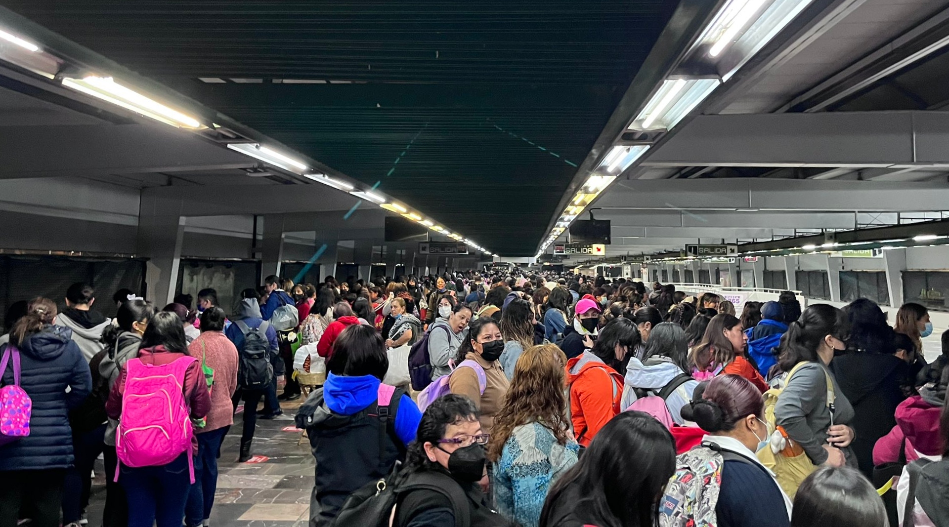 Metro CDMX hoy 27 de marzo: usuarios reportaron falta de trenes y alta afluencia en la Línea 3