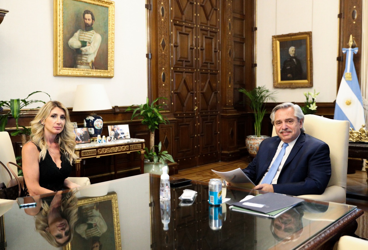 Virginia Staricco junto al presidente argentino Alberto Fernández