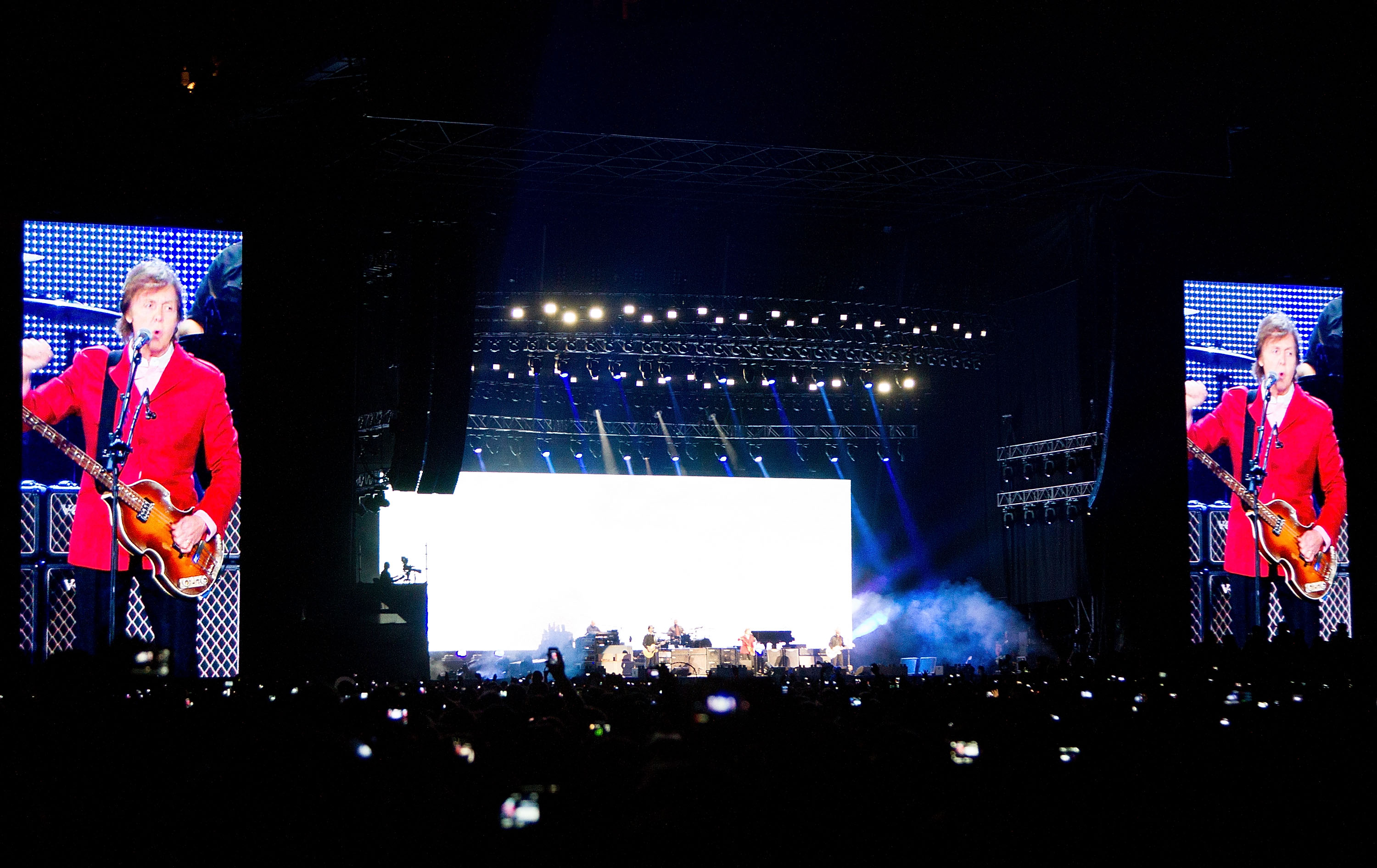 The day Paul McCartney sang for almost 200 thousand people in Mexico