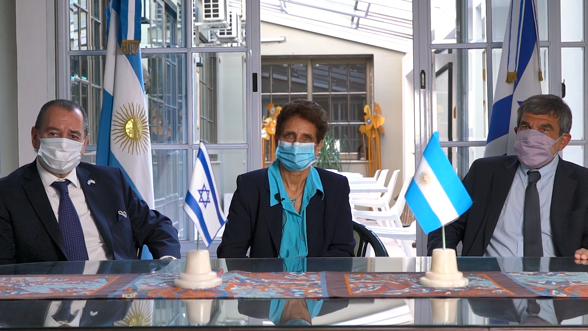 De izquierda a derecha: Roberto Salvarezza, ministro de Ciencia, Tecnología e Innovación de la Nación; Galit Ronen, Embajadora del Estado de Israel en Argentina y Mario Montoto, Presidente de la Cámara de Comercio Argentino Israelí.