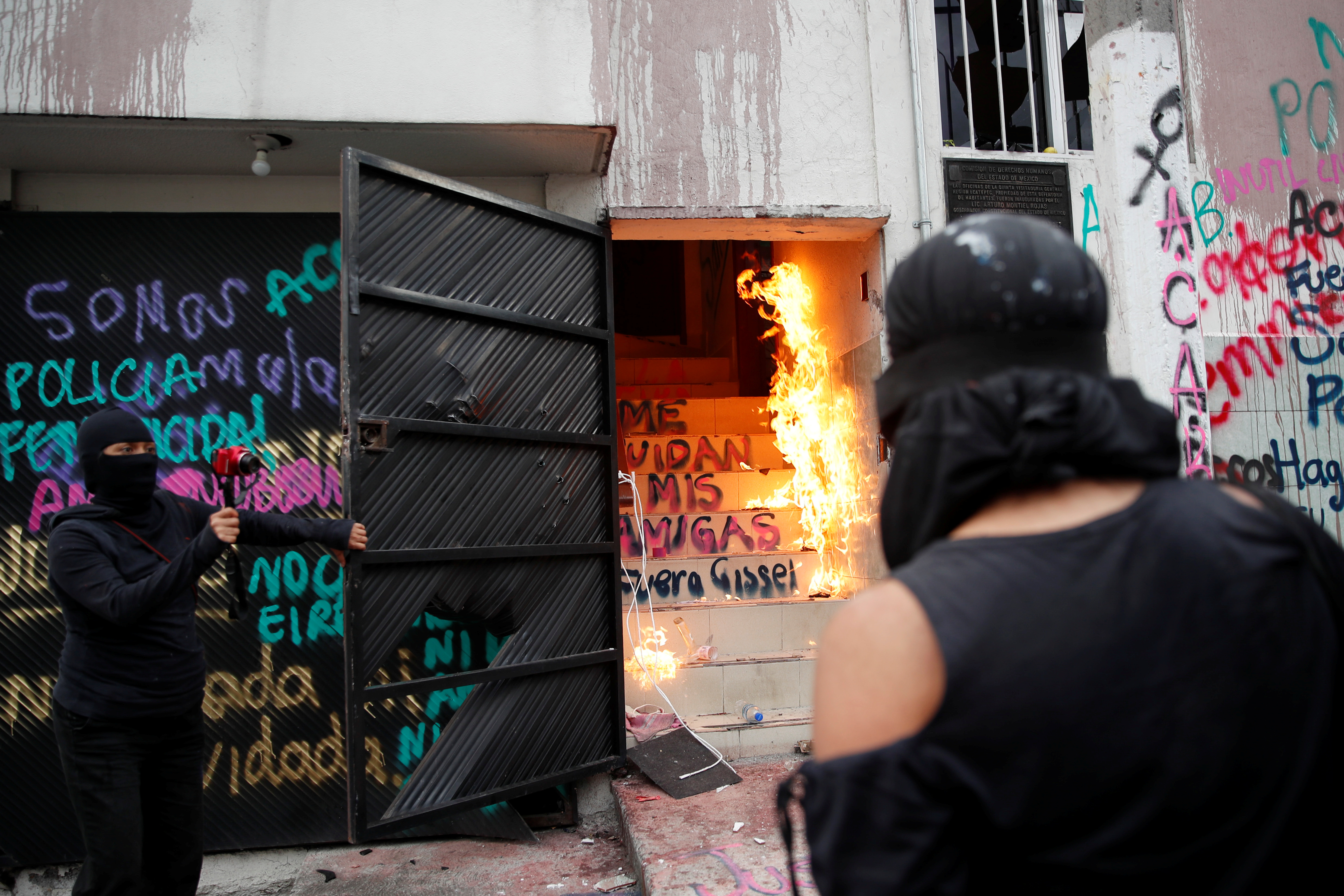 Agrupaciones feministas también han