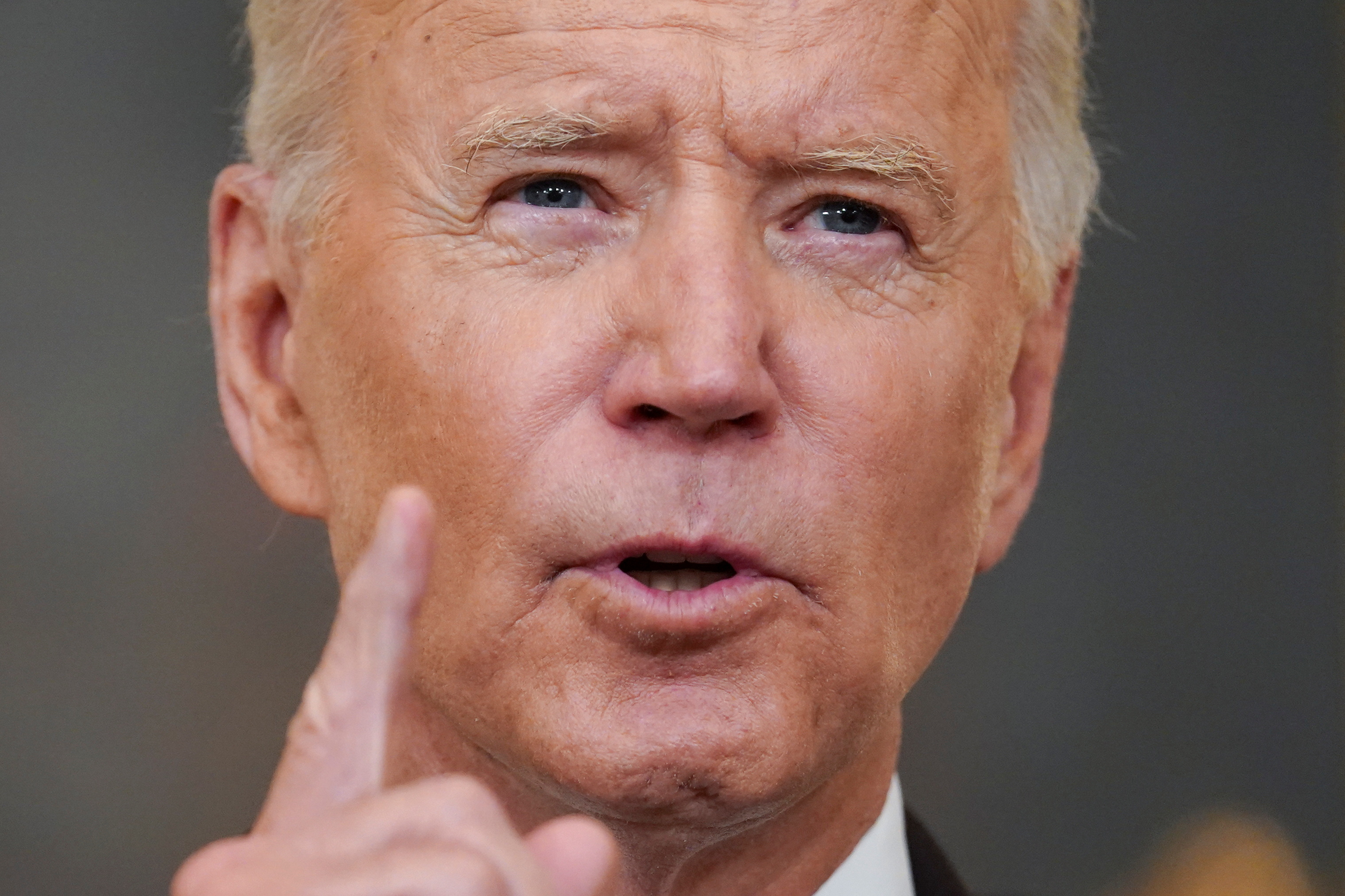 El presidente estadounidense Joe Biden anunciando sus medidas extraordinarios para intentar detener un nuevo brote de coronavirus. REUTERS/Kevin Lamarque