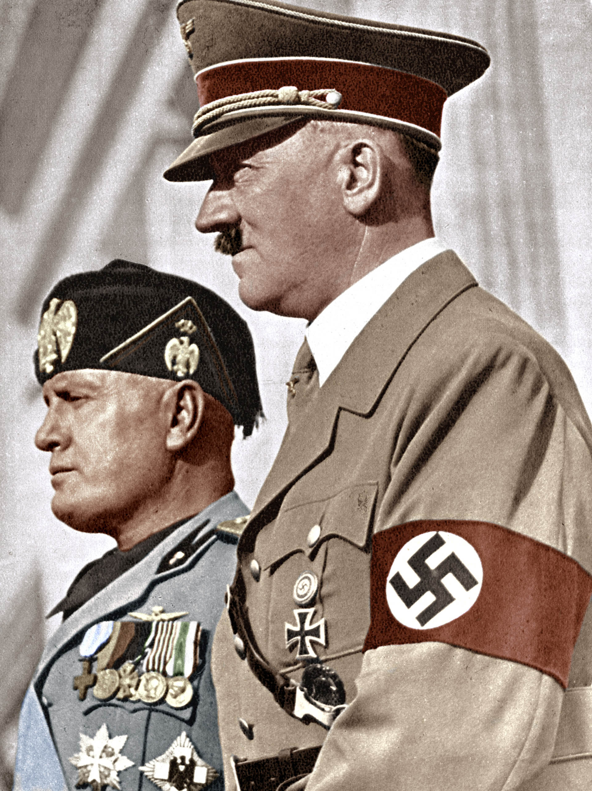Durante muchos años y en privado Mussolini despreciaba al líder nazi y a su partido. El dictador italiano definía a “Mi lucha”, la biblia de los nazis escrita por Hitler, como “aburrido” y lleno de ideas “burdas y simplistas” (The Print Collector/Getty Images)