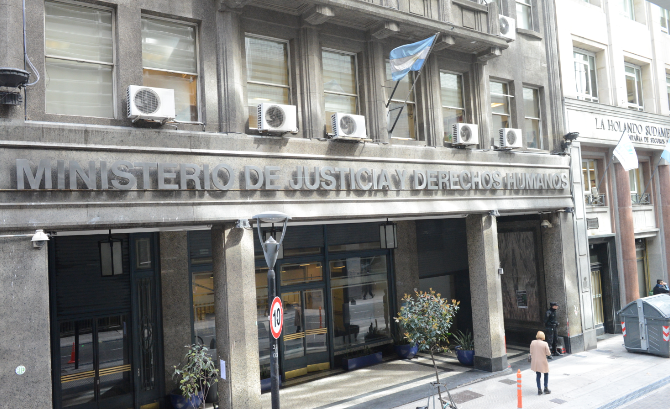 Denunció que le robaron $300 mil que eran de su papá y las cámaras de seguridad lo delataron