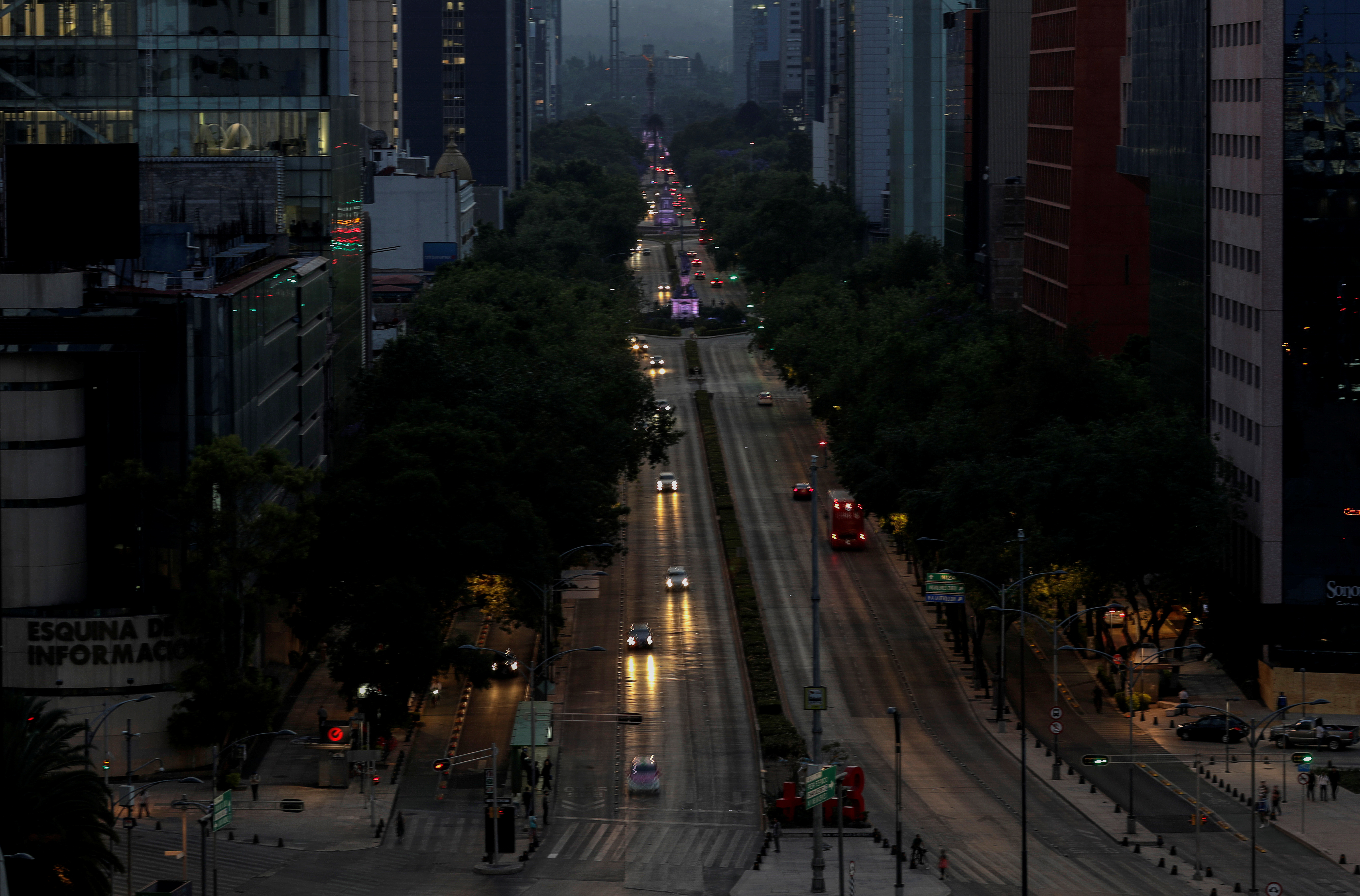 Una vista general de la avenida Roma en la Ciudad de México, en tiempos de cuarentena y coronavirus (REUTERS/Henry Romero)